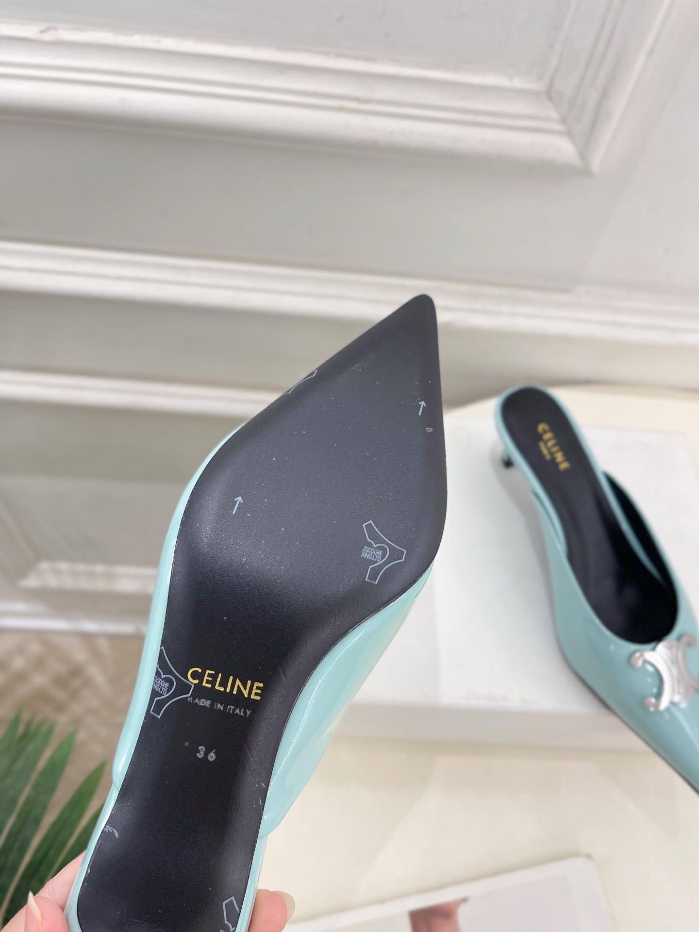 CELINE  | 赛琳  25 𝐬𝐬 

💛2025春夏最新爆款 ALMA TRIOMPHE凯旋门尖头