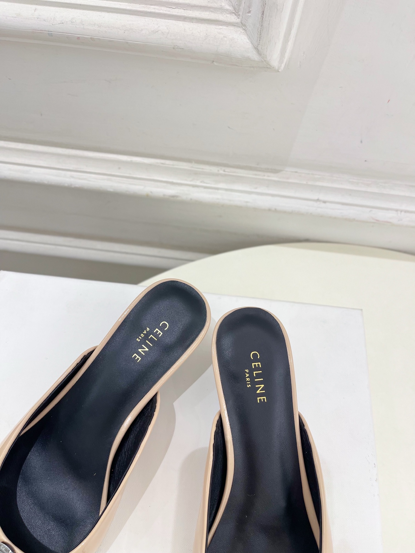 CELINE  | 赛琳  25 𝐬𝐬 

💛2025春夏最新爆款 ALMA TRIOMPHE凯旋门尖头