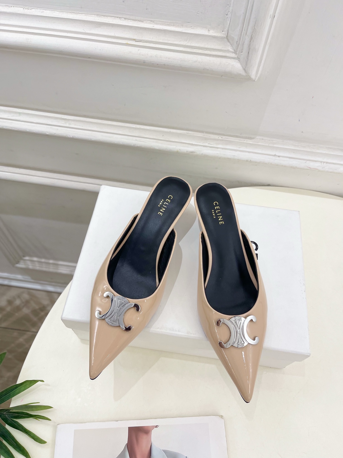 CELINE  | 赛琳  25 𝐬𝐬 

💛2025春夏最新爆款 ALMA TRIOMPHE凯旋门尖头