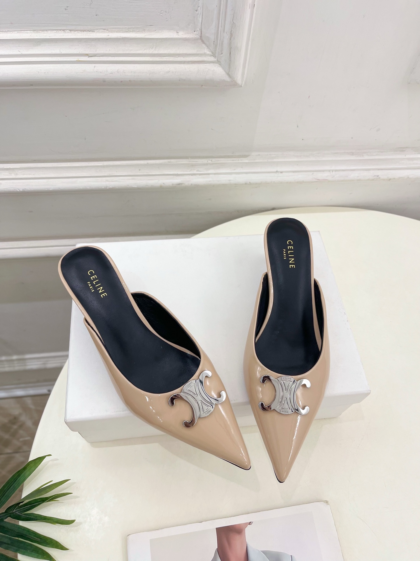 CELINE  | 赛琳  25 𝐬𝐬 

💛2025春夏最新爆款 ALMA TRIOMPHE凯旋门尖头