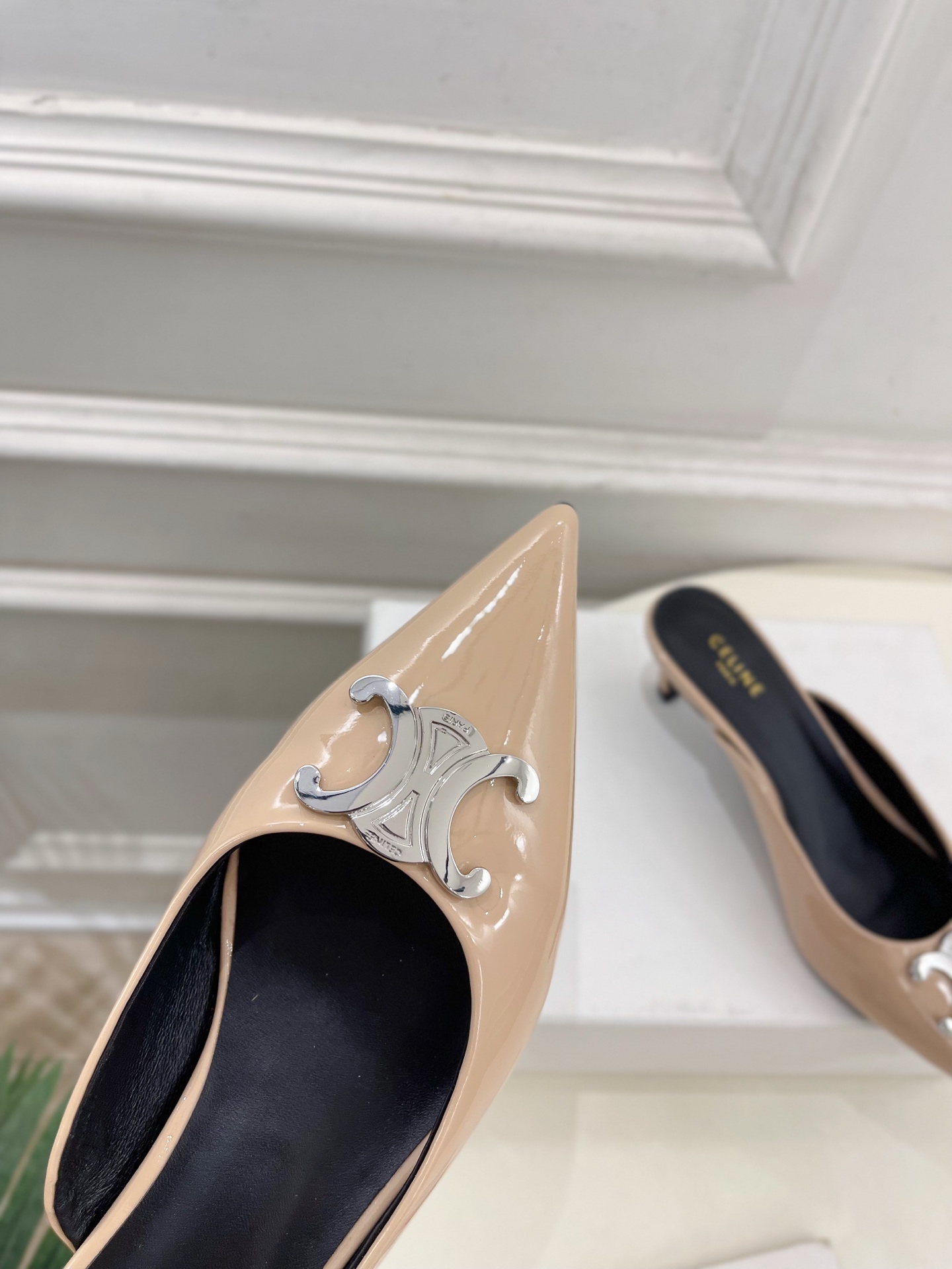 CELINE  | 赛琳  25 𝐬𝐬 

💛2025春夏最新爆款 ALMA TRIOMPHE凯旋门尖头