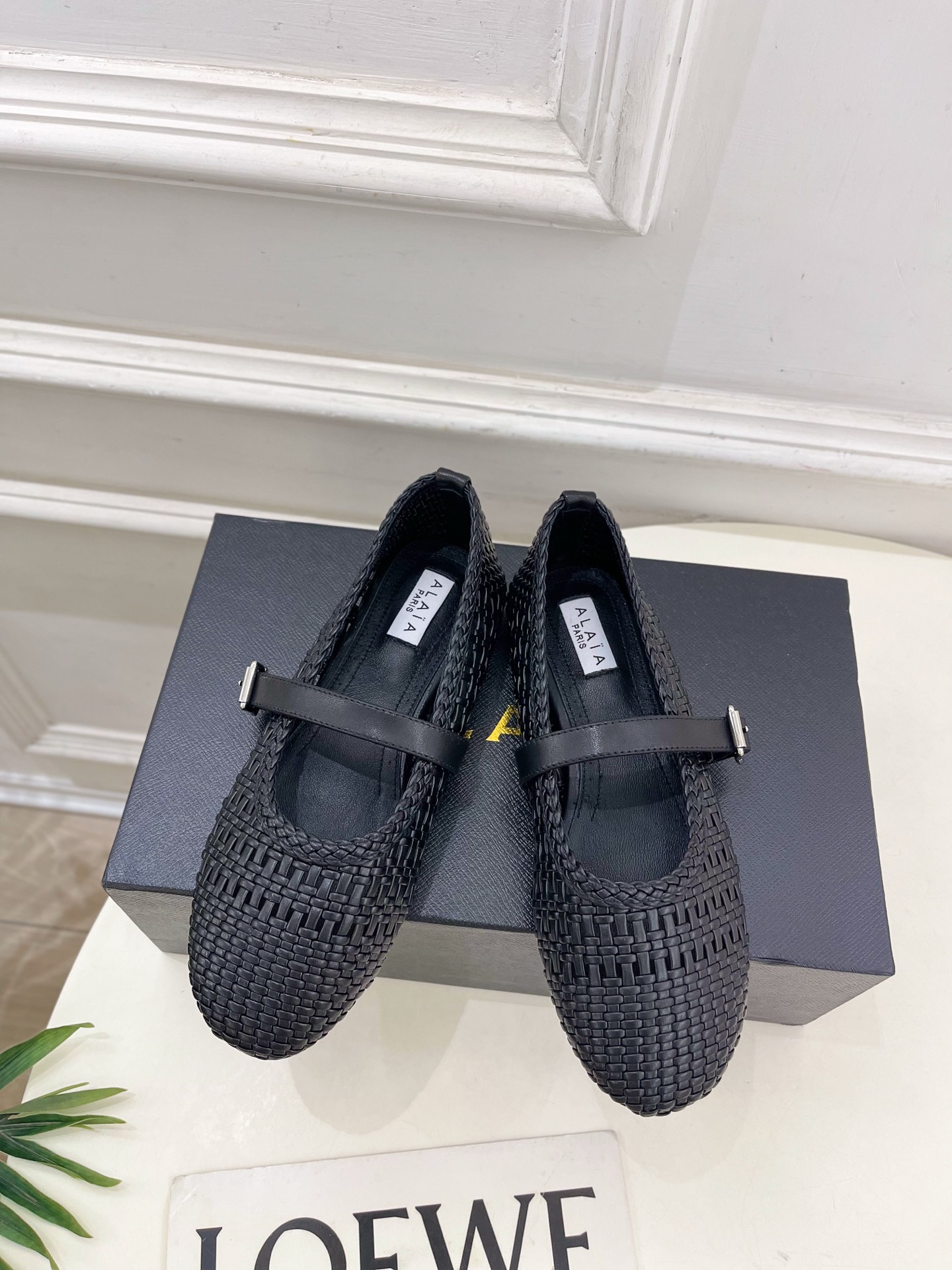 ALAÏA 阿莱亚25SS春夏新品 镂空编织玛丽珍平底鞋
—————————
Alaïa作为这两年最受欢