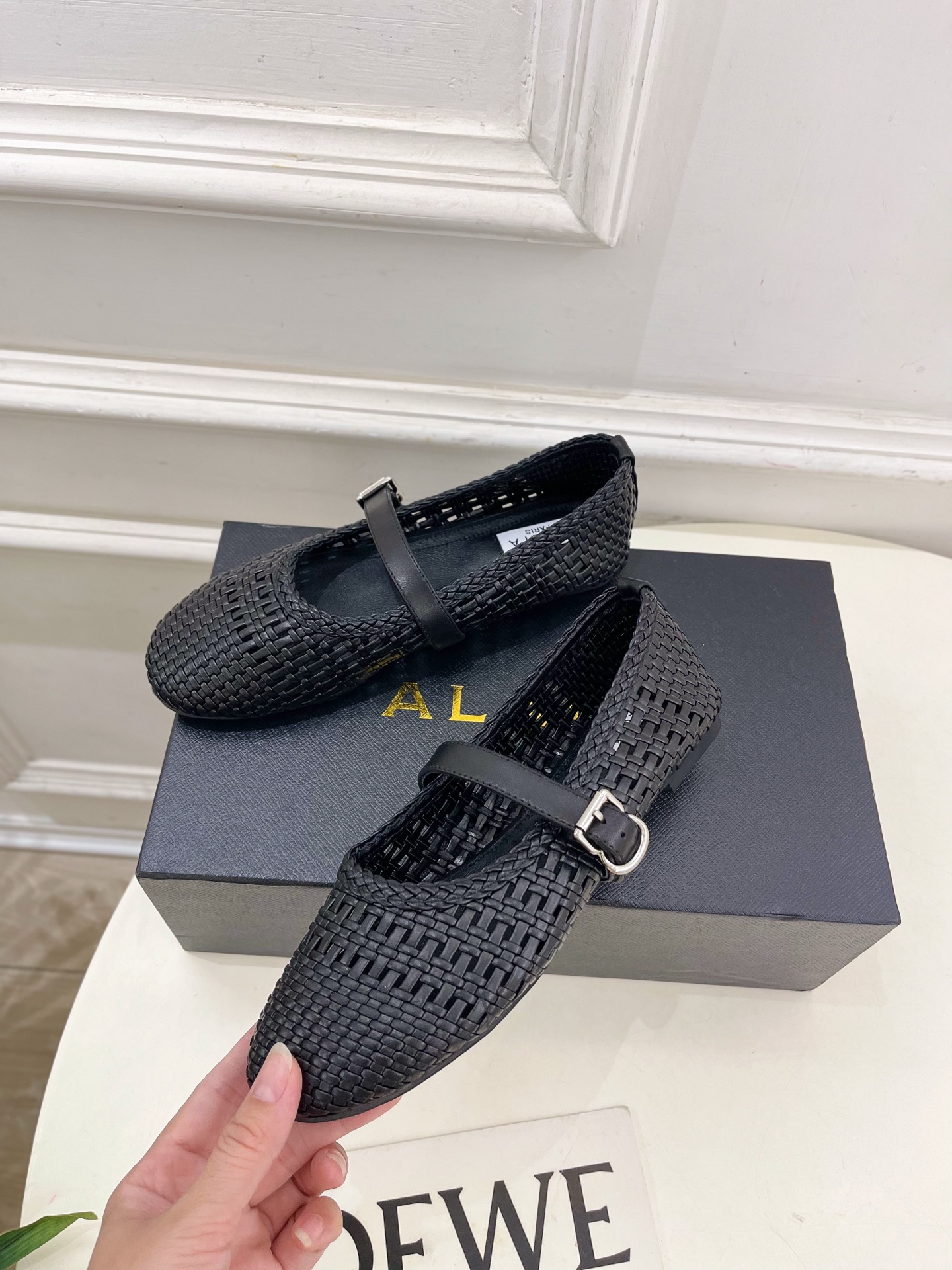 ALAÏA 阿莱亚25SS春夏新品 镂空编织玛丽珍平底鞋
—————————
Alaïa作为这两年最受欢
