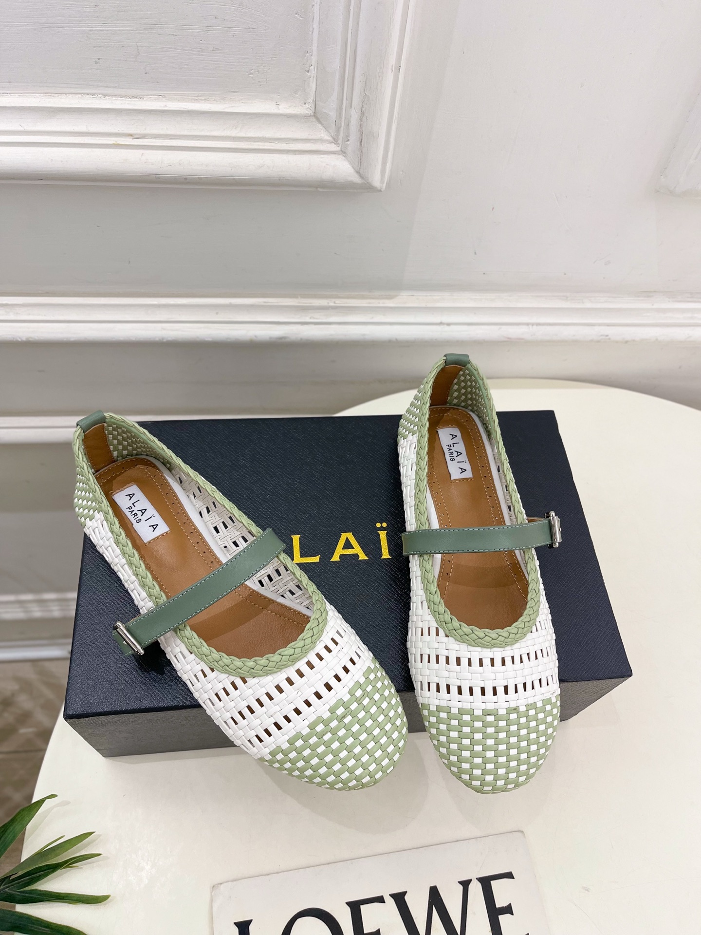 ALAÏA 阿莱亚25SS春夏新品 镂空编织玛丽珍平底鞋
—————————
Alaïa作为这两年最受欢