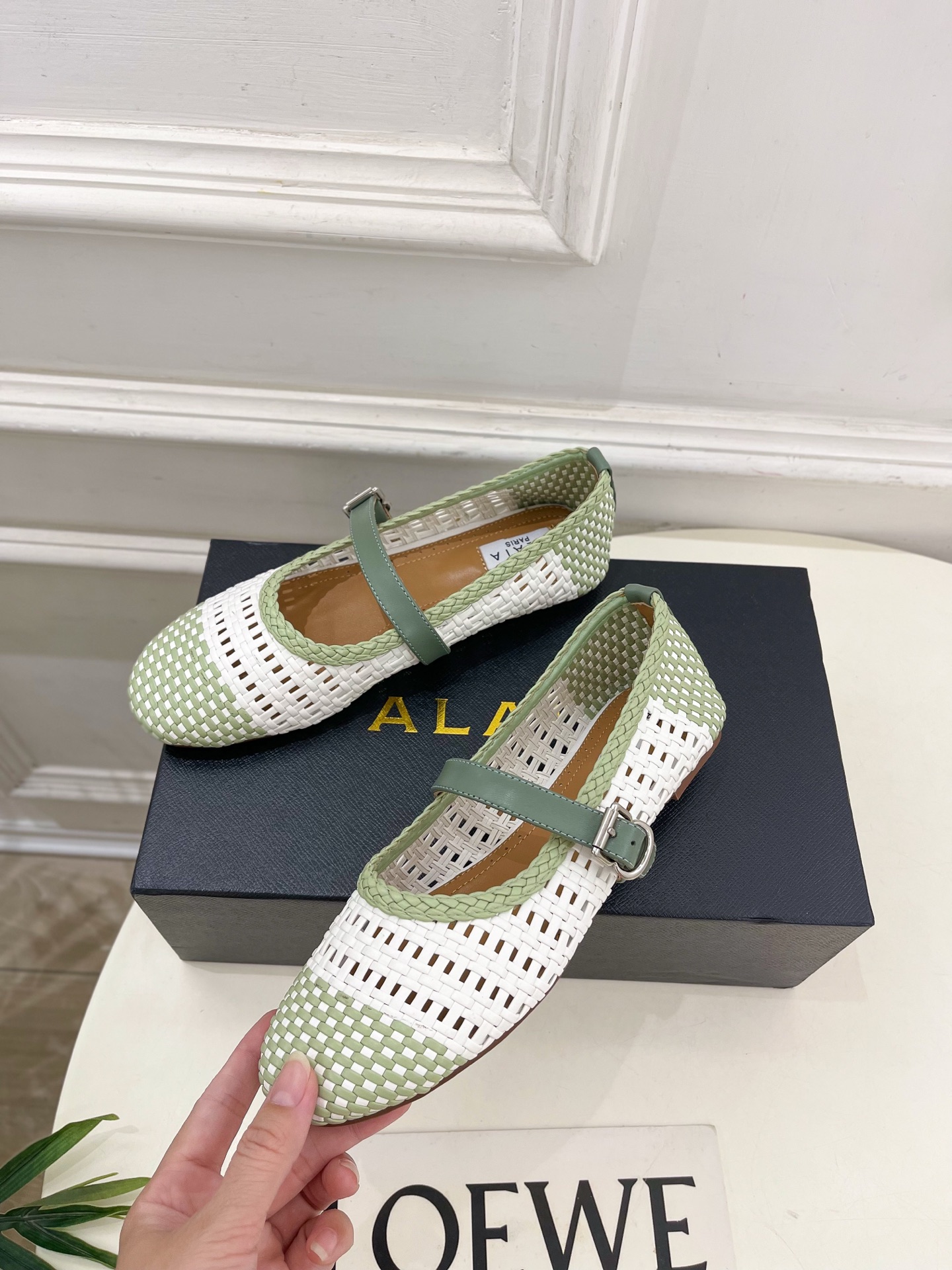 ALAÏA 阿莱亚25SS春夏新品 镂空编织玛丽珍平底鞋
—————————
Alaïa作为这两年最受欢