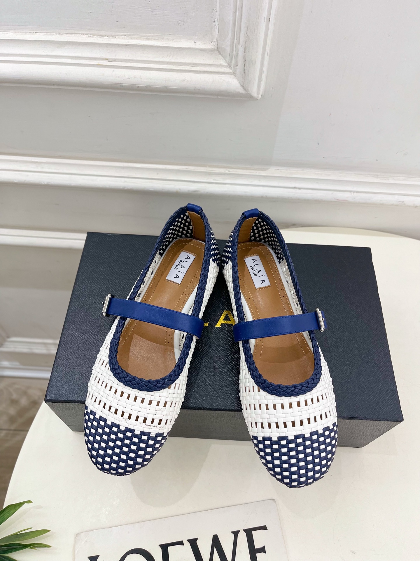 ALAÏA 阿莱亚25SS春夏新品 镂空编织玛丽珍平底鞋
—————————
Alaïa作为这两年最受欢