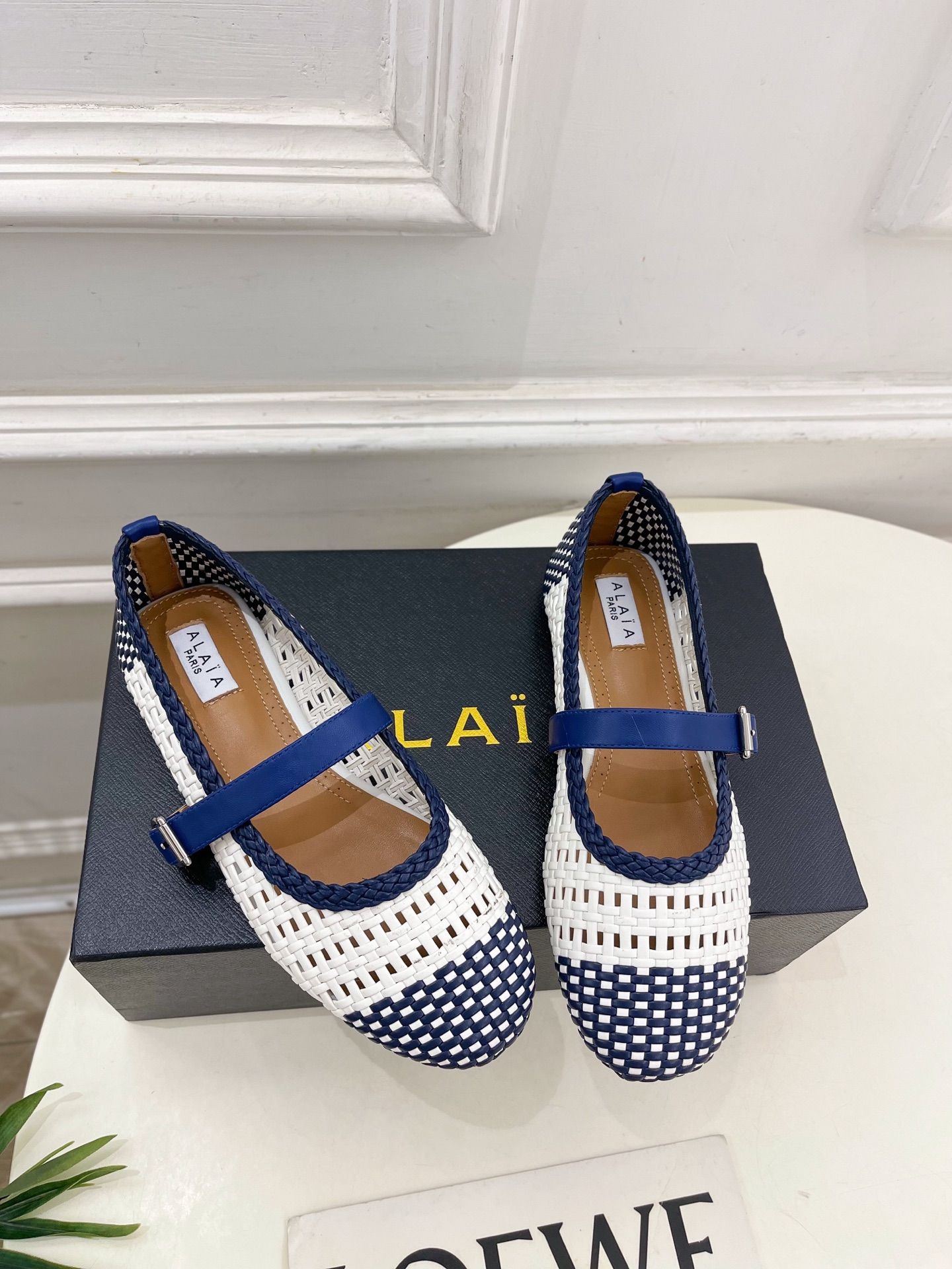 ALAÏA 阿莱亚25SS春夏新品 镂空编织玛丽珍平底鞋
—————————
Alaïa作为这两年最受欢