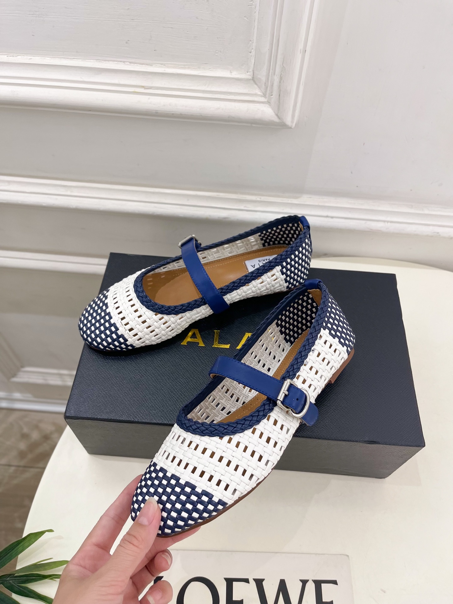 ALAÏA 阿莱亚25SS春夏新品 镂空编织玛丽珍平底鞋
—————————
Alaïa作为这两年最受欢