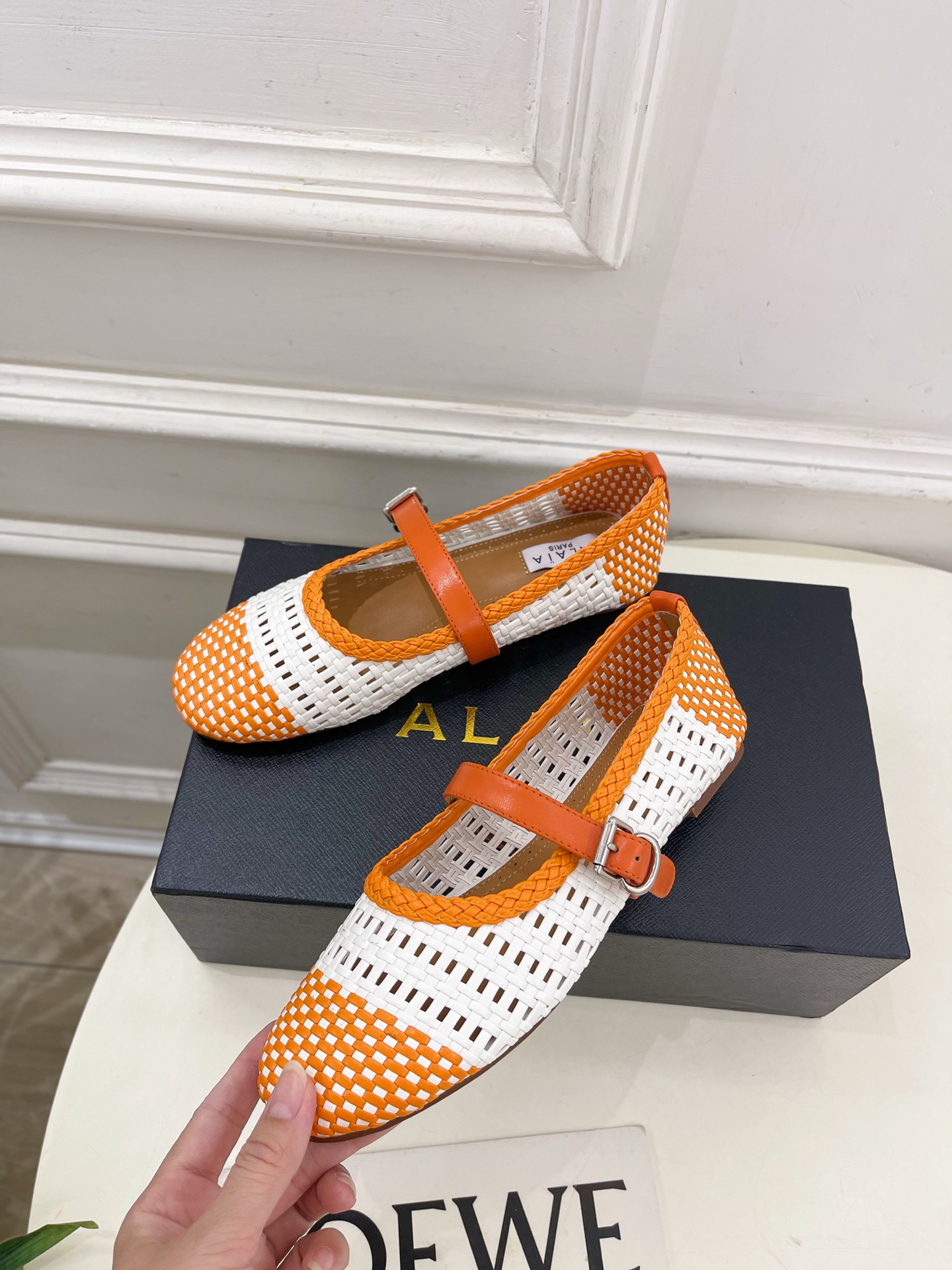 ALAÏA 阿莱亚25SS春夏新品 镂空编织玛丽珍平底鞋
—————————
Alaïa作为这两年最受欢