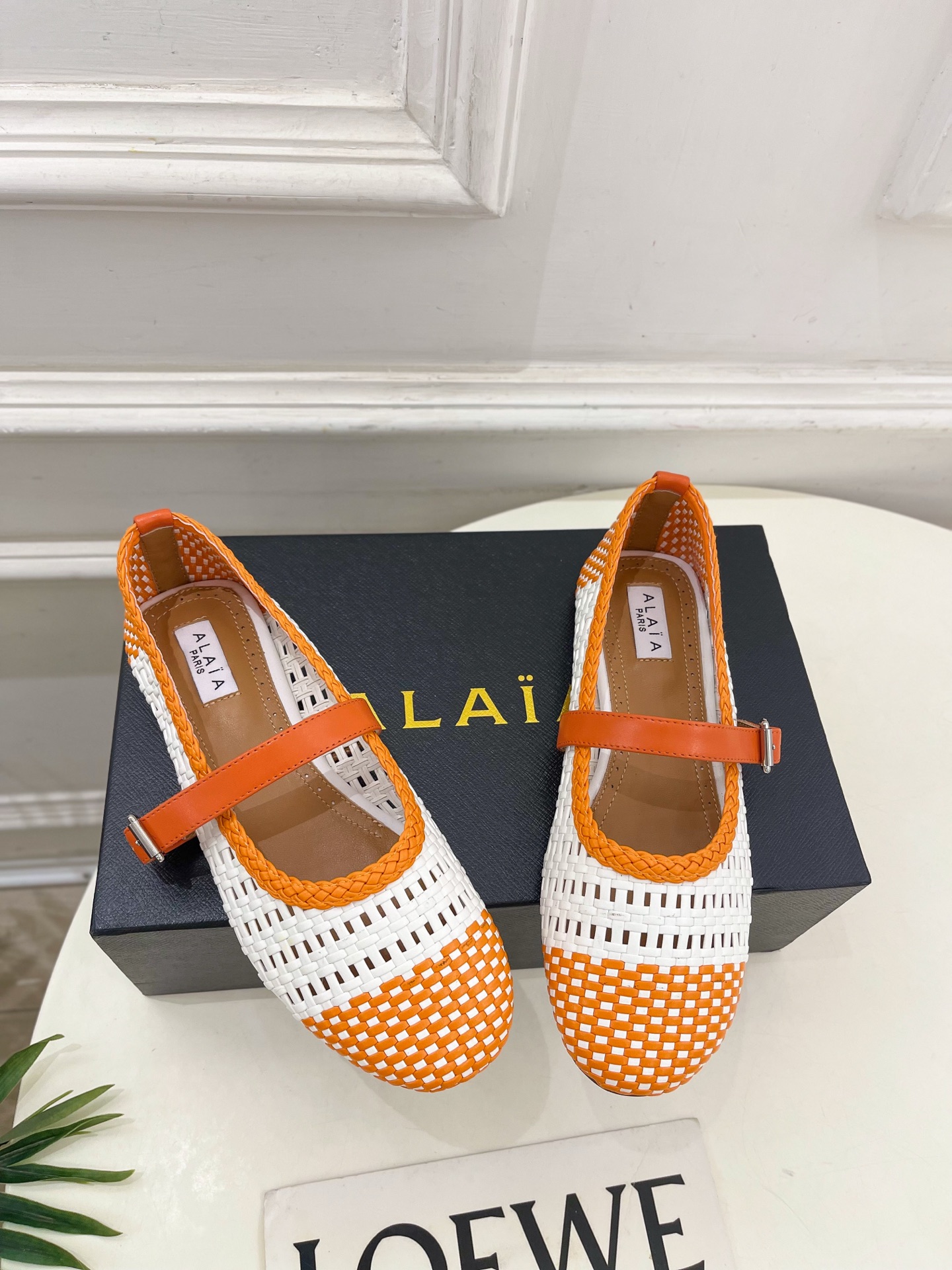 ALAÏA 阿莱亚25SS春夏新品 镂空编织玛丽珍平底鞋
—————————
Alaïa作为这两年最受欢