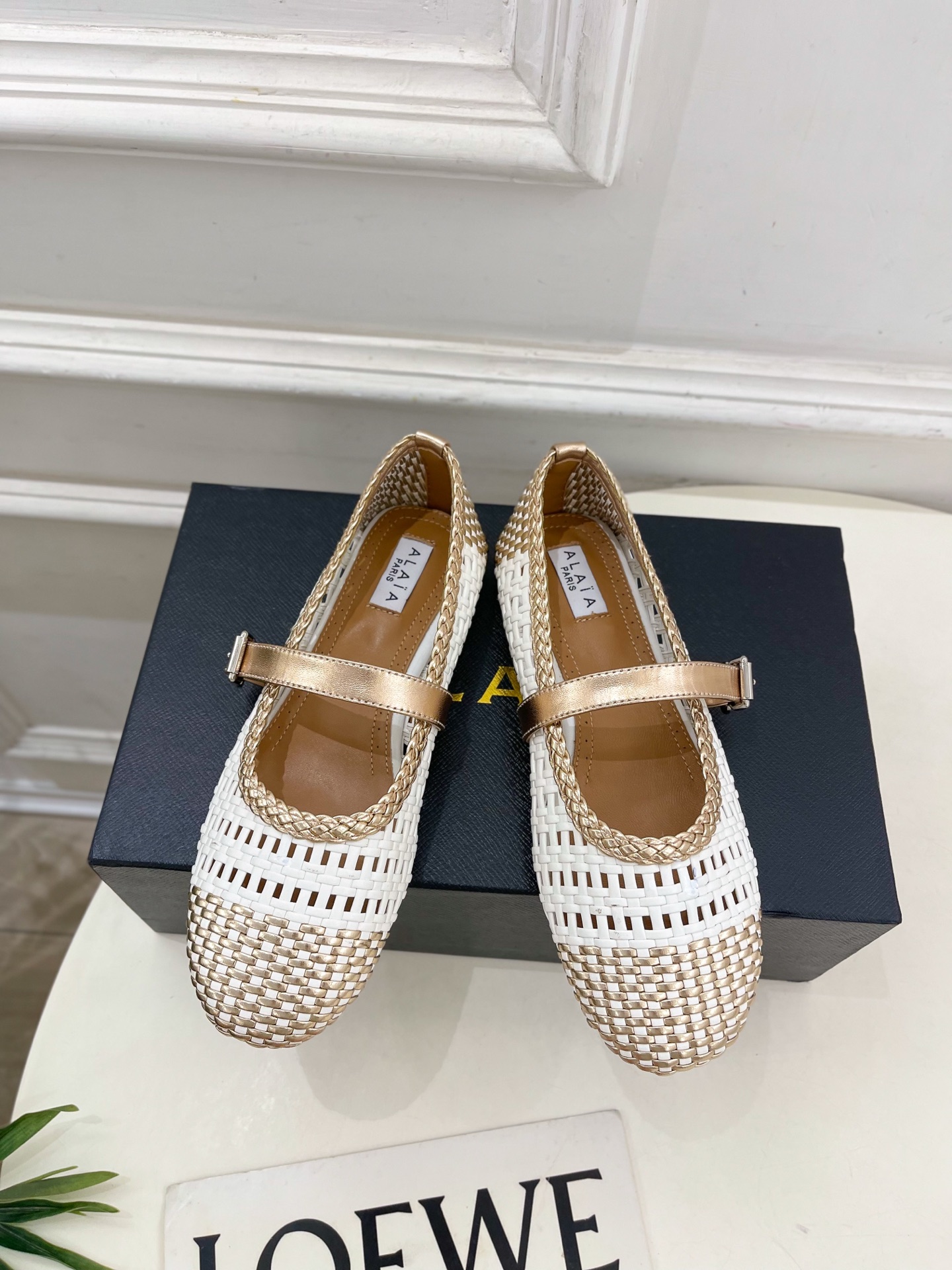 ALAÏA 阿莱亚25SS春夏新品 镂空编织玛丽珍平底鞋
—————————
Alaïa作为这两年最受欢
