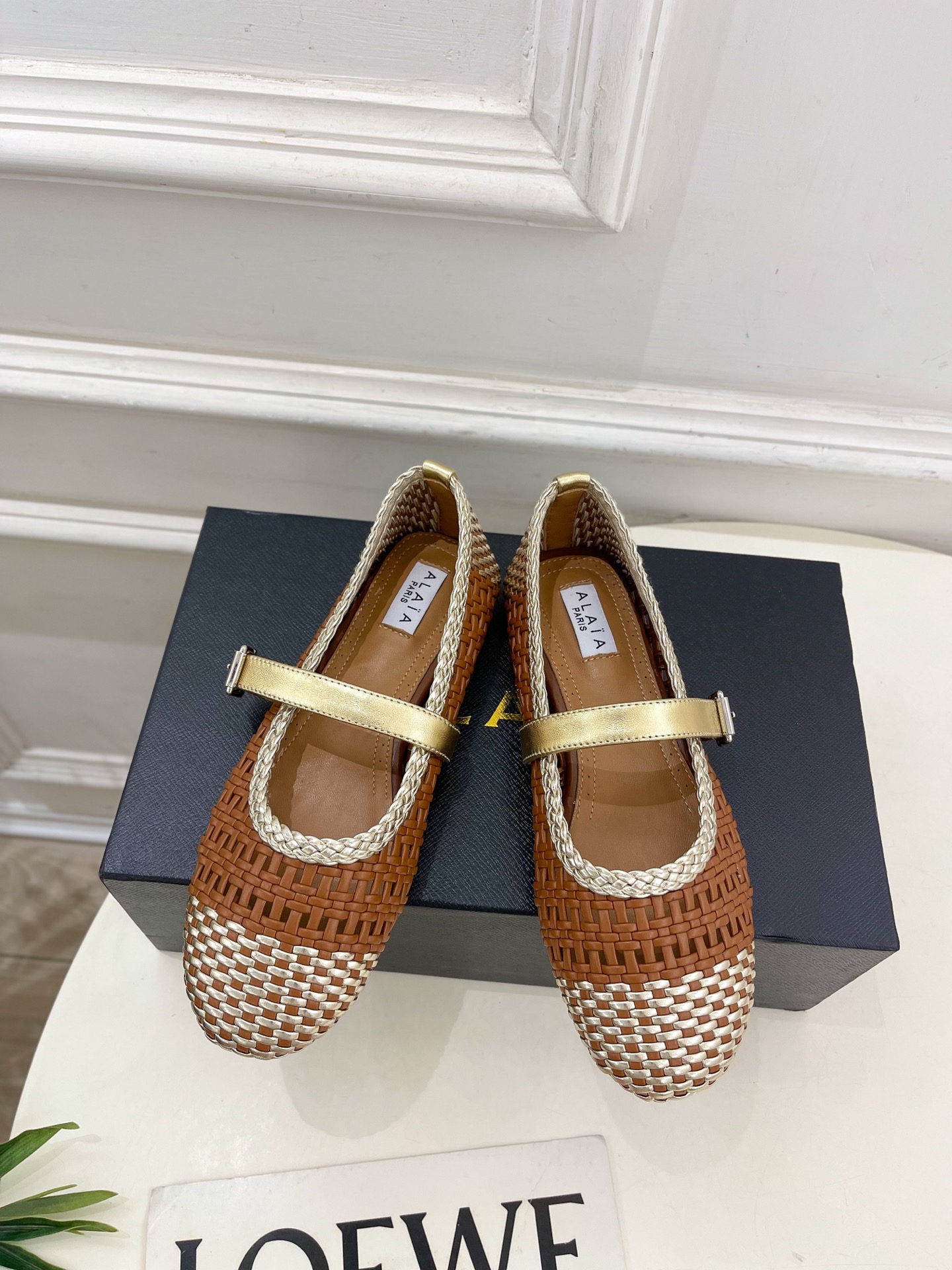 ALAÏA 阿莱亚25SS春夏新品 镂空编织玛丽珍平底鞋
—————————
Alaïa作为这两年最受欢