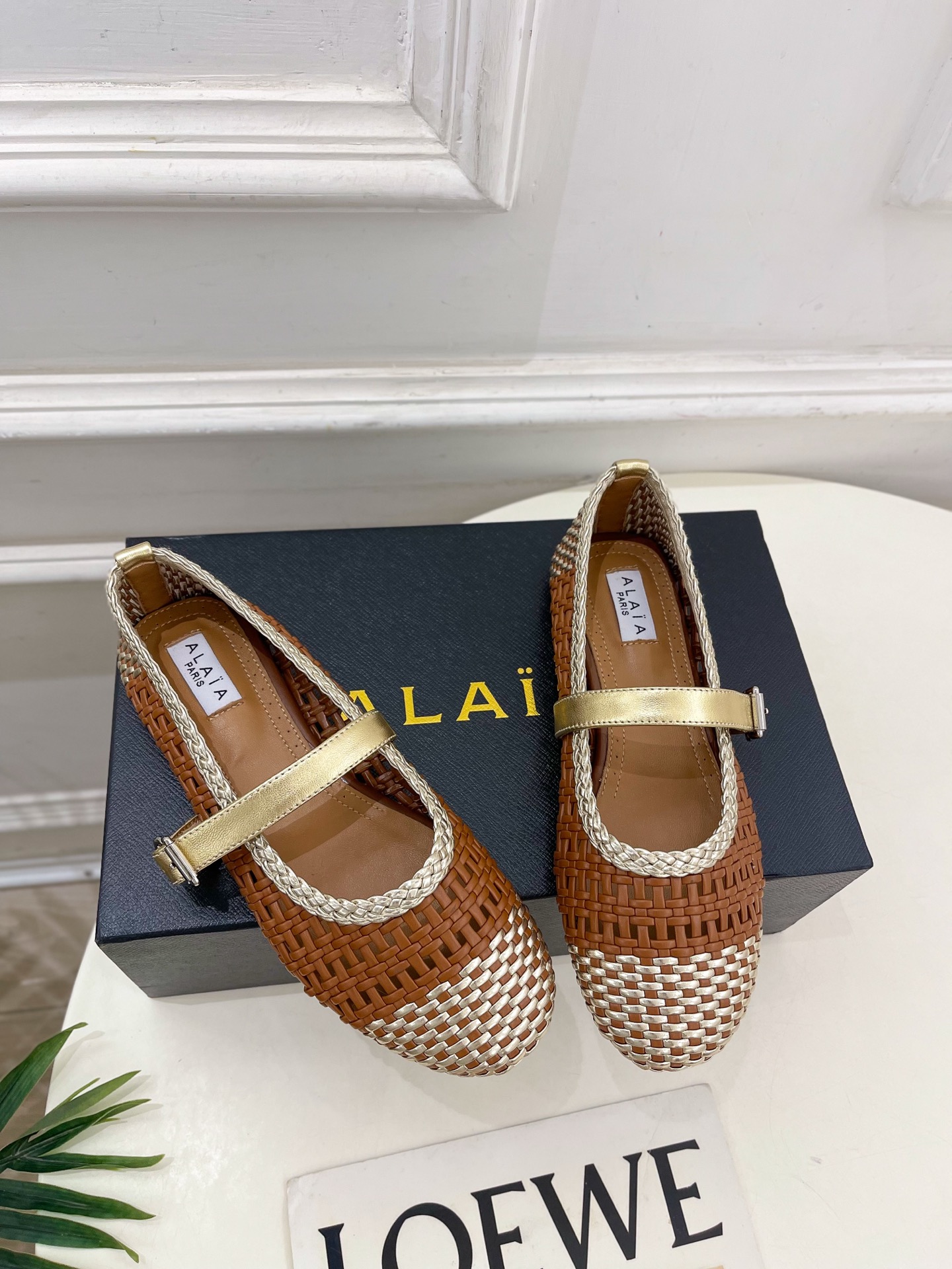 ALAÏA 阿莱亚25SS春夏新品 镂空编织玛丽珍平底鞋
—————————
Alaïa作为这两年最受欢