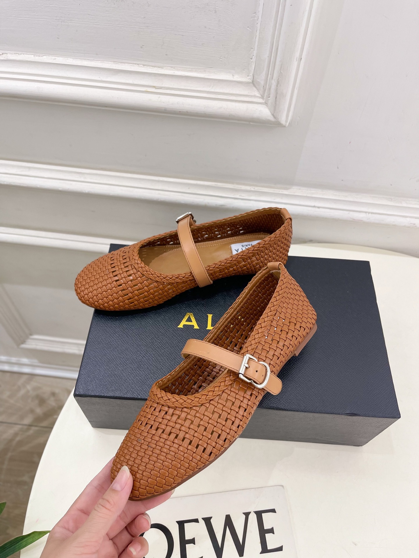 ALAÏA 阿莱亚25SS春夏新品 镂空编织玛丽珍平底鞋
—————————
Alaïa作为这两年最受欢