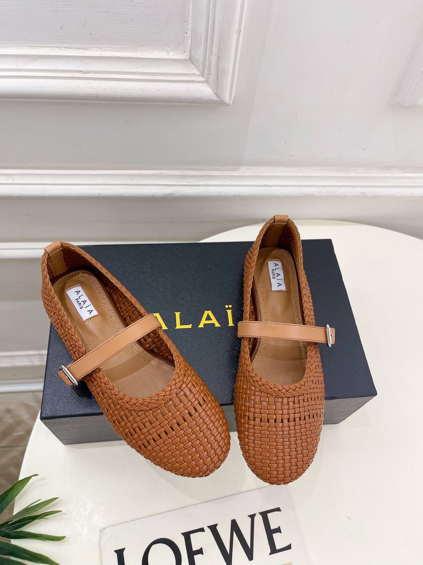 ALAÏA 阿莱亚25SS春夏新品 镂空编织玛丽珍平底鞋
—————————
Alaïa作为这两年最受欢