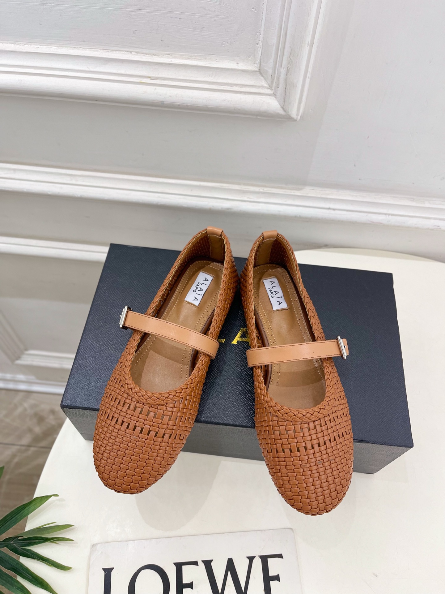 ALAÏA 阿莱亚25SS春夏新品 镂空编织玛丽珍平底鞋
—————————
Alaïa作为这两年最受欢