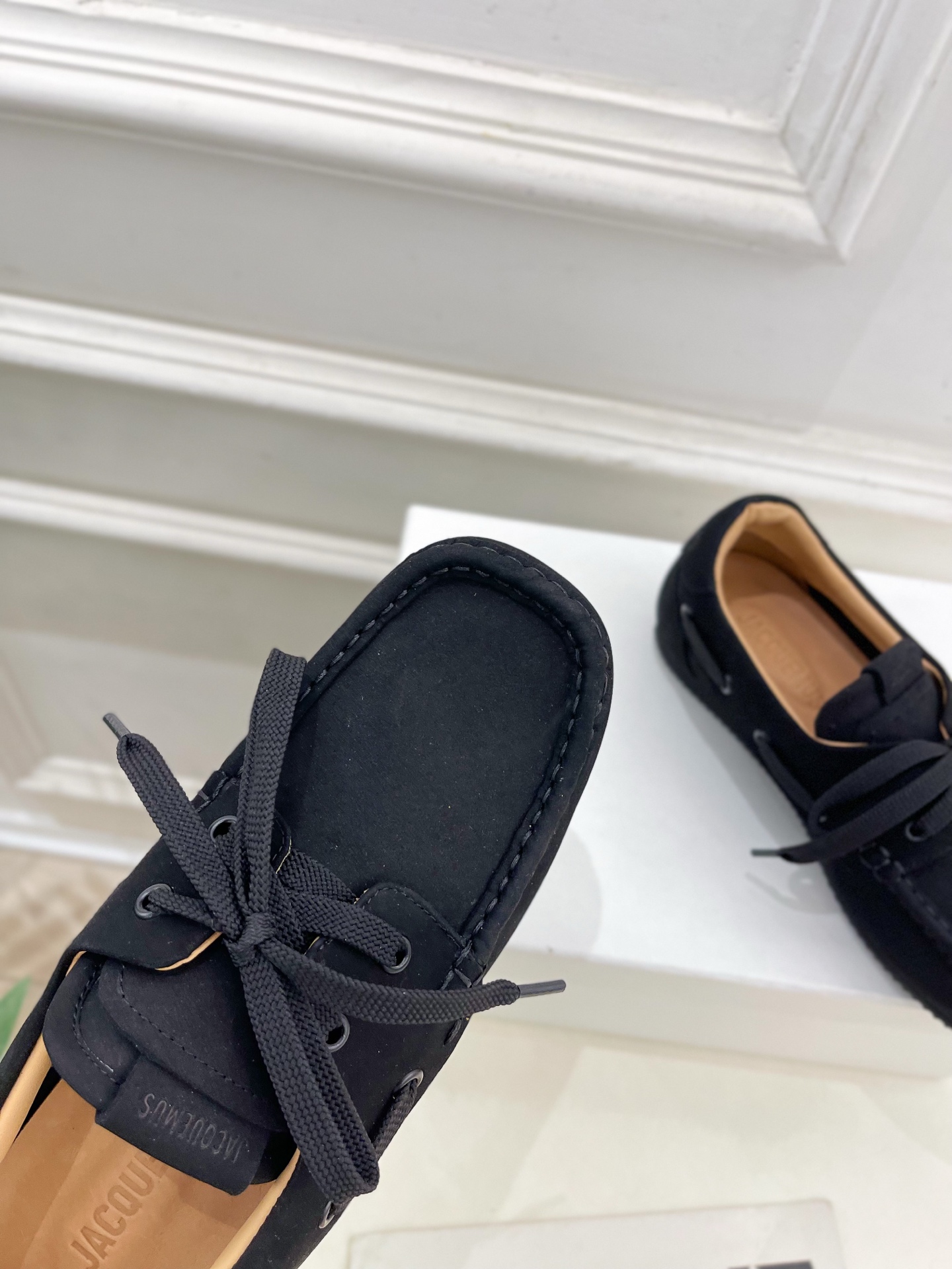 JACQUEMUS 2025春夏新品 英伦休闲小皮鞋乐福鞋
—————————
作为这两年最受欢迎的设计