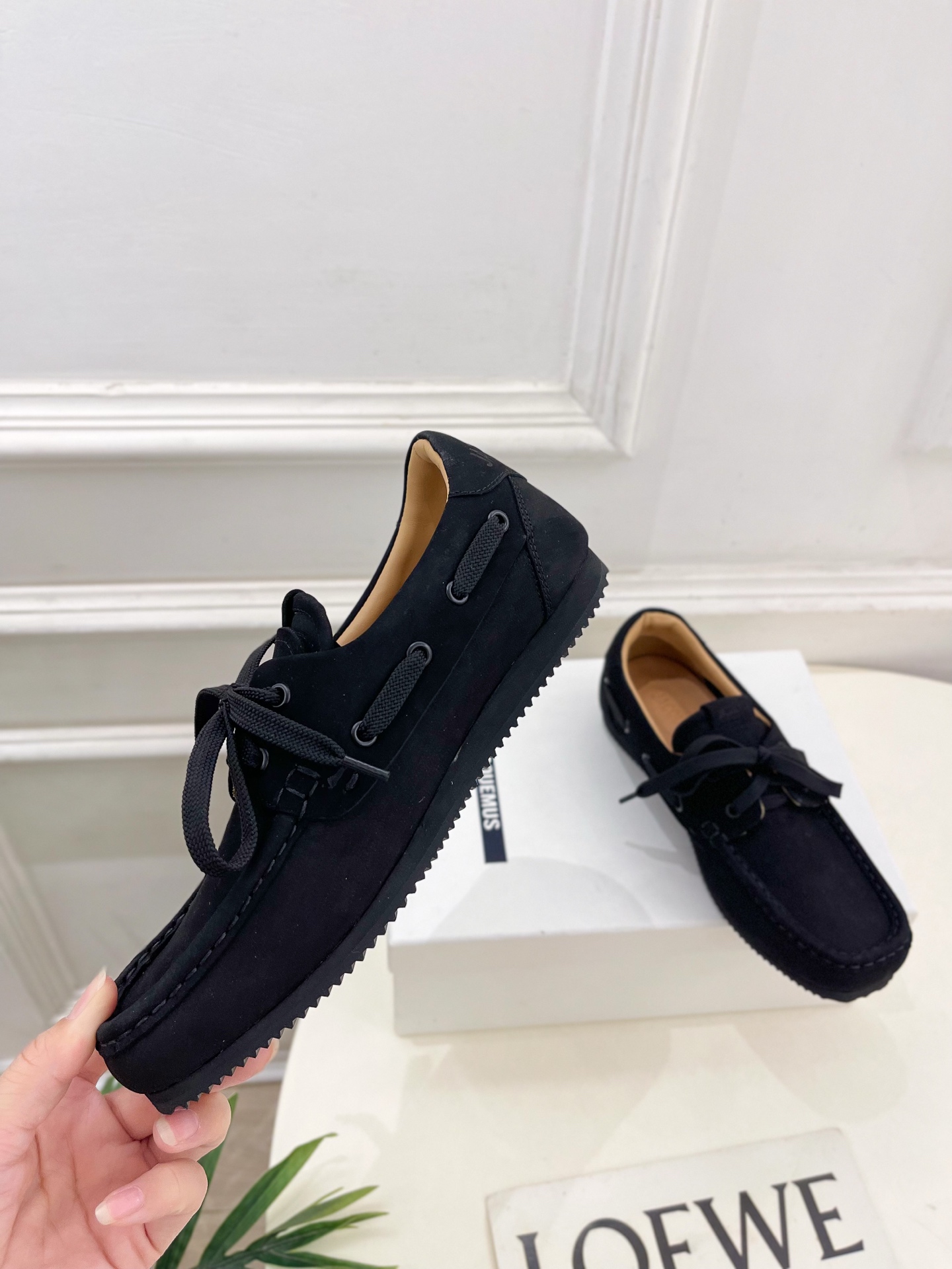JACQUEMUS 2025春夏新品 英伦休闲小皮鞋乐福鞋
—————————
作为这两年最受欢迎的设计