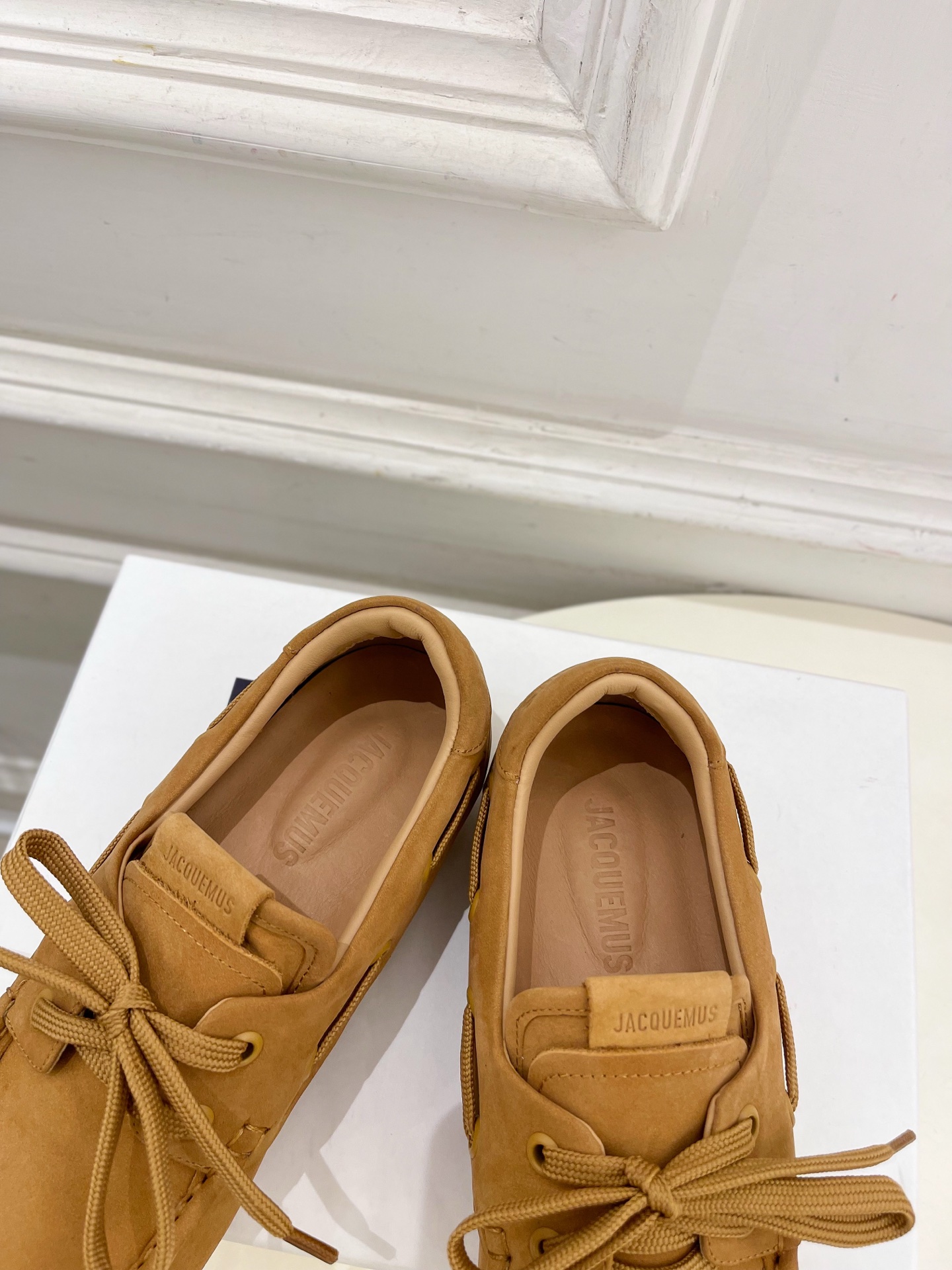 JACQUEMUS 2025春夏新品 英伦休闲小皮鞋乐福鞋
—————————
作为这两年最受欢迎的设计