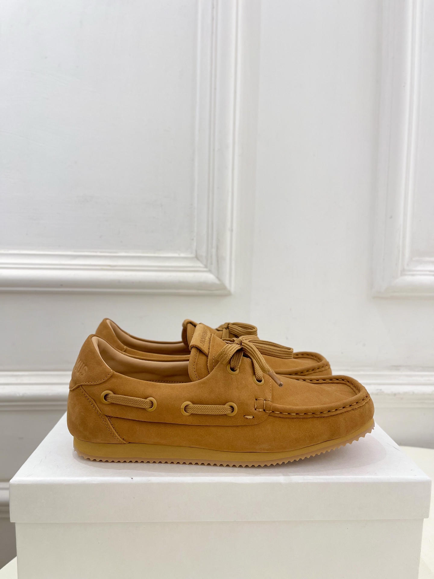 JACQUEMUS 2025春夏新品 英伦休闲小皮鞋乐福鞋
—————————
作为这两年最受欢迎的设计