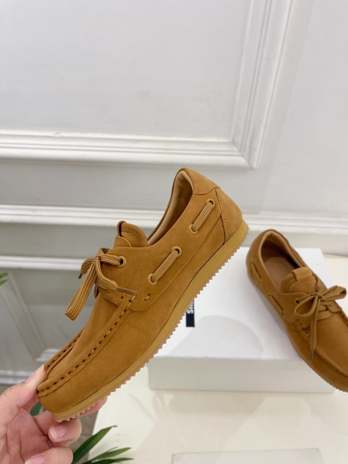 JACQUEMUS 2025春夏新品 英伦休闲小皮鞋乐福鞋
—————————
作为这两年最受欢迎的设计