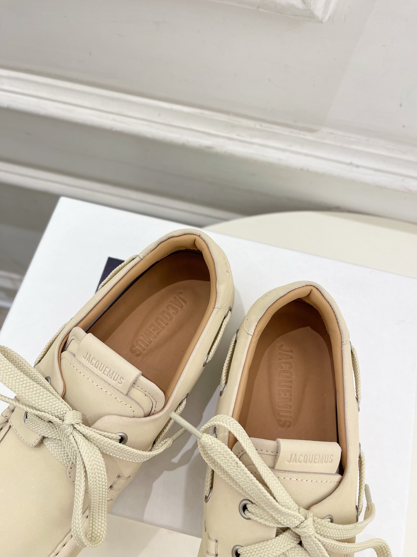 JACQUEMUS 2025春夏新品 英伦休闲小皮鞋乐福鞋
—————————
作为这两年最受欢迎的设计