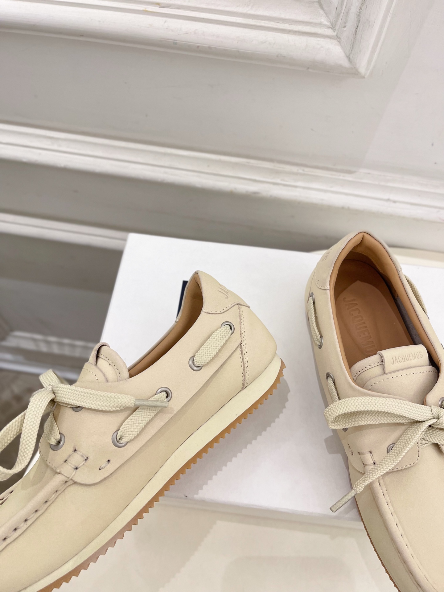 JACQUEMUS 2025春夏新品 英伦休闲小皮鞋乐福鞋
—————————
作为这两年最受欢迎的设计