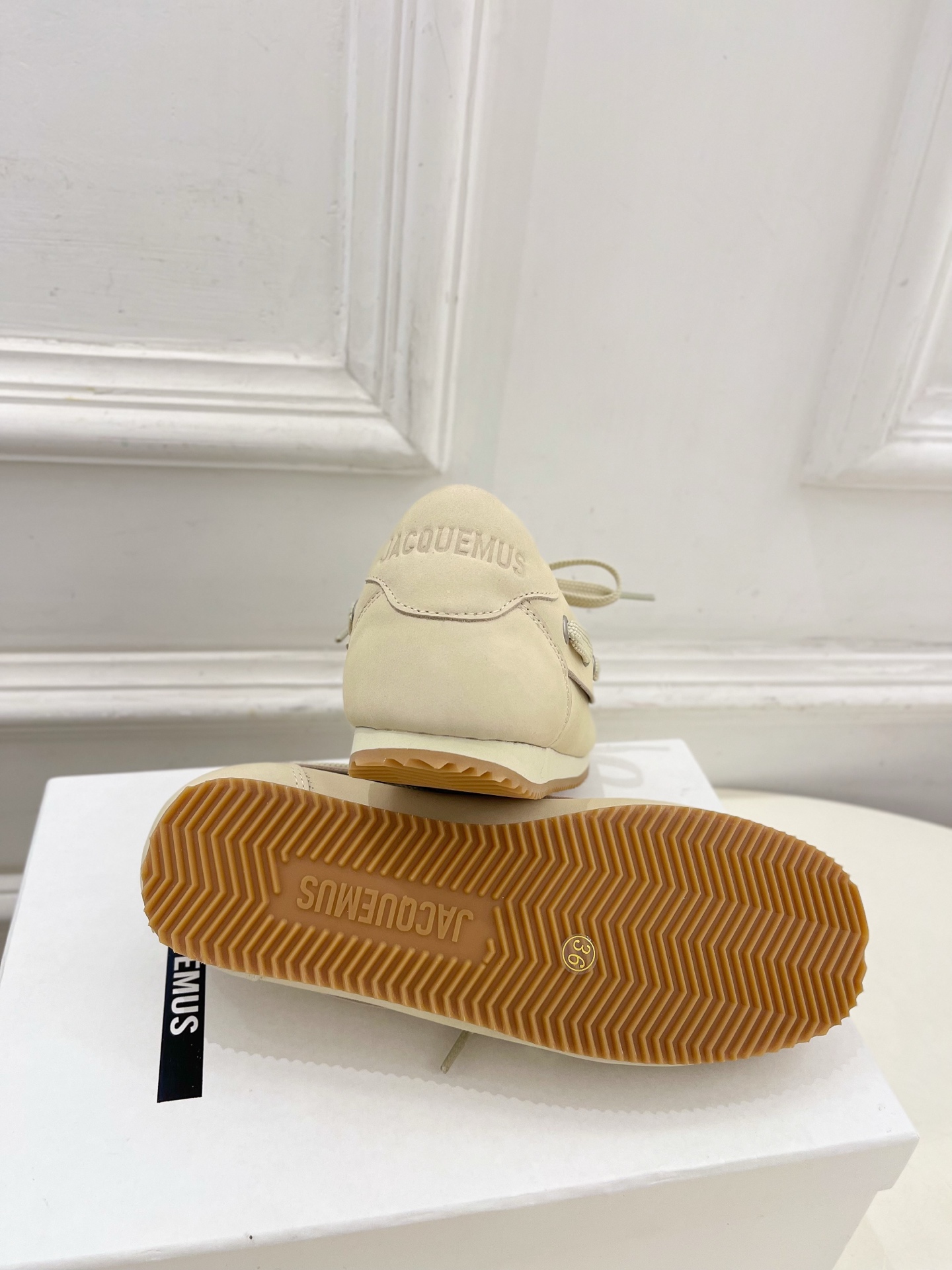 JACQUEMUS 2025春夏新品 英伦休闲小皮鞋乐福鞋
—————————
作为这两年最受欢迎的设计