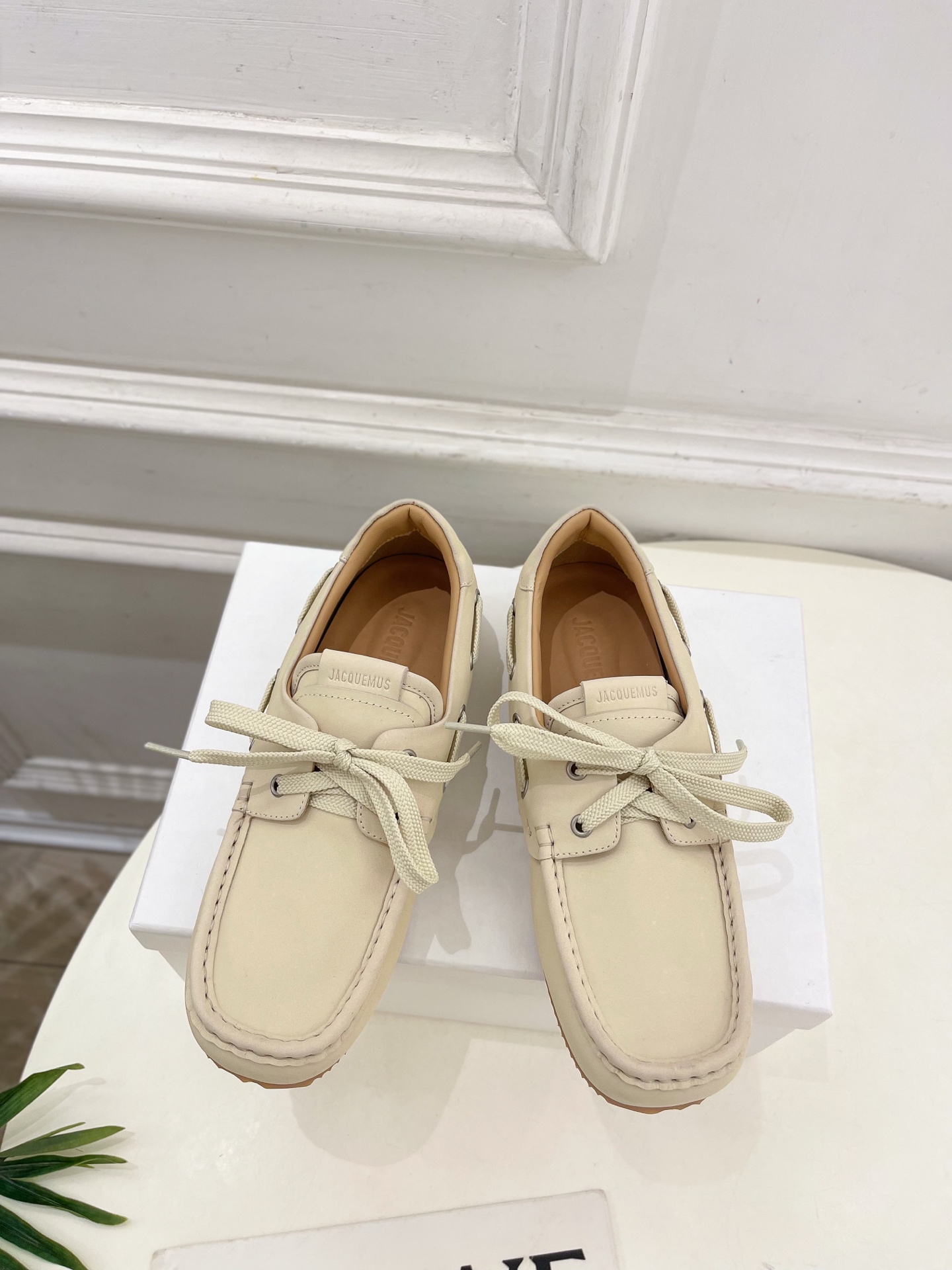 JACQUEMUS 2025春夏新品 英伦休闲小皮鞋乐福鞋
—————————
作为这两年最受欢迎的设计