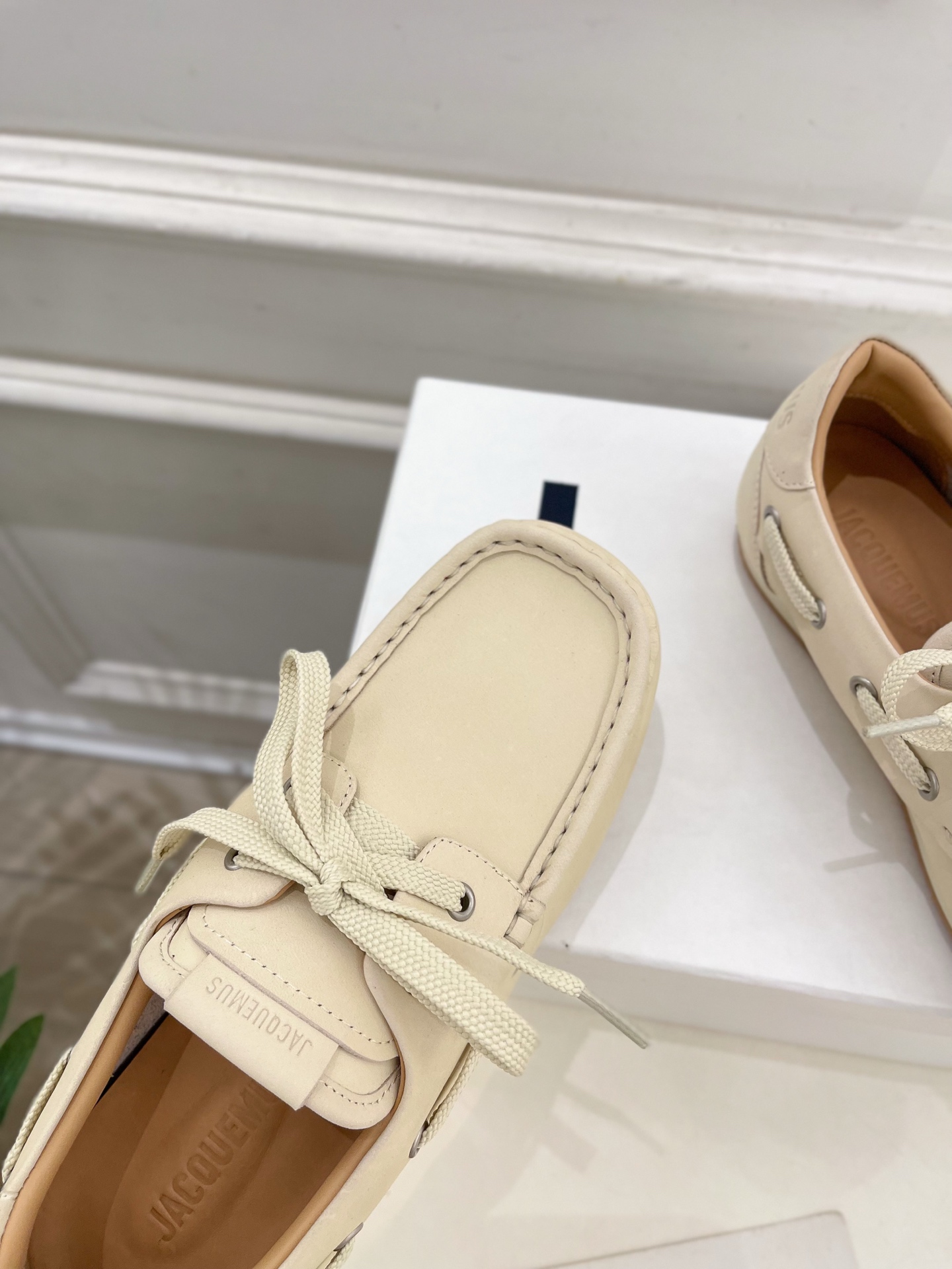 JACQUEMUS 2025春夏新品 英伦休闲小皮鞋乐福鞋
—————————
作为这两年最受欢迎的设计