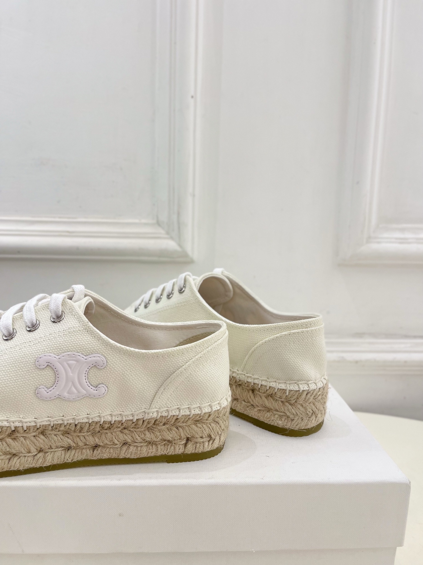 CELINE | 赛琳 25𝐬𝐬
💛2025春夏新品 LES ESPADRILLES凯旋门系带帆
