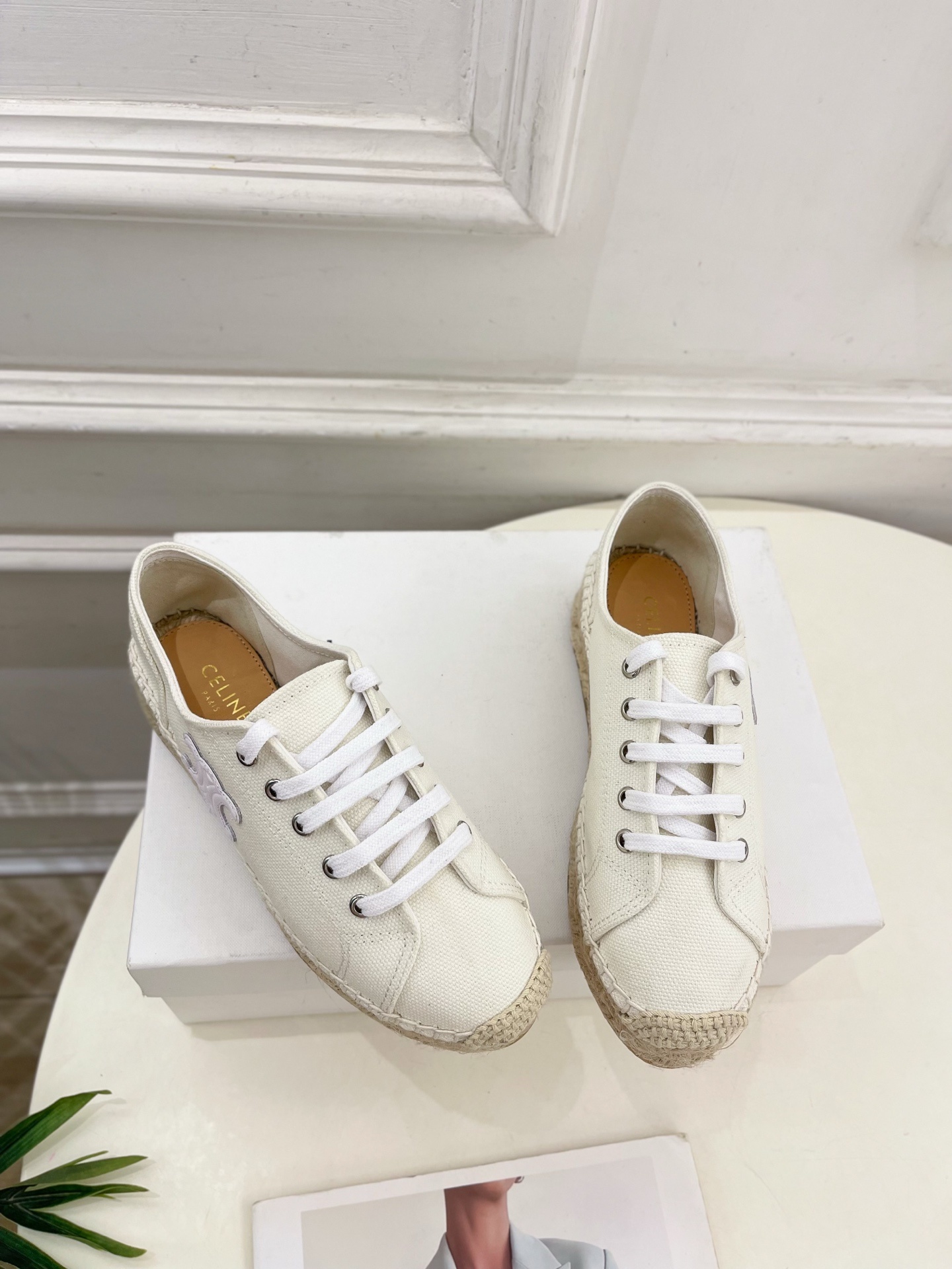 CELINE | 赛琳 25𝐬𝐬
💛2025春夏新品 LES ESPADRILLES凯旋门系带帆