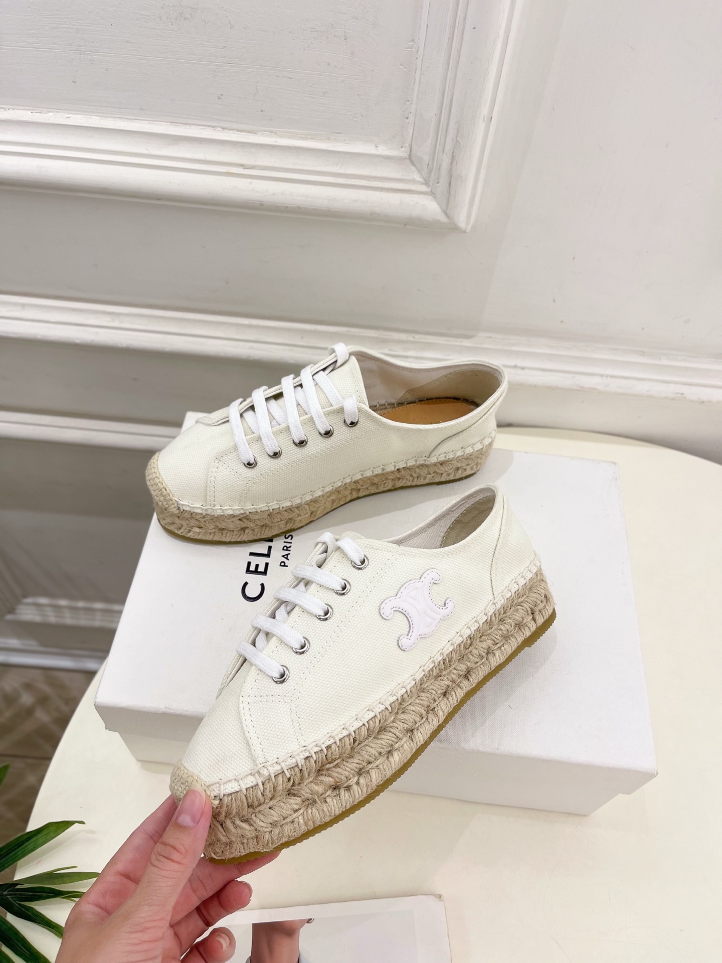 CELINE | 赛琳 25𝐬𝐬
💛2025春夏新品 LES ESPADRILLES凯旋门系带帆