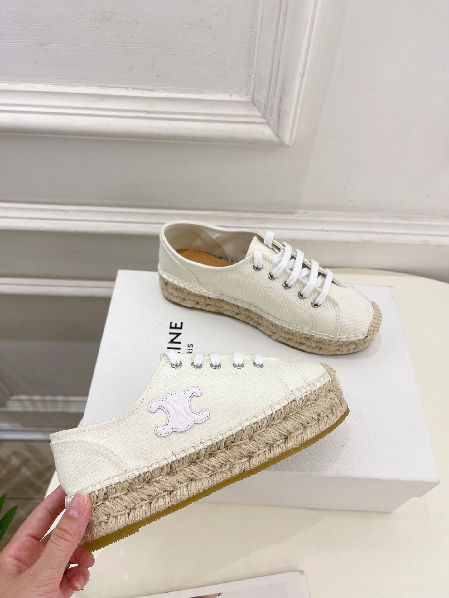 CELINE | 赛琳 25𝐬𝐬
💛2025春夏新品 LES ESPADRILLES凯旋门系带帆