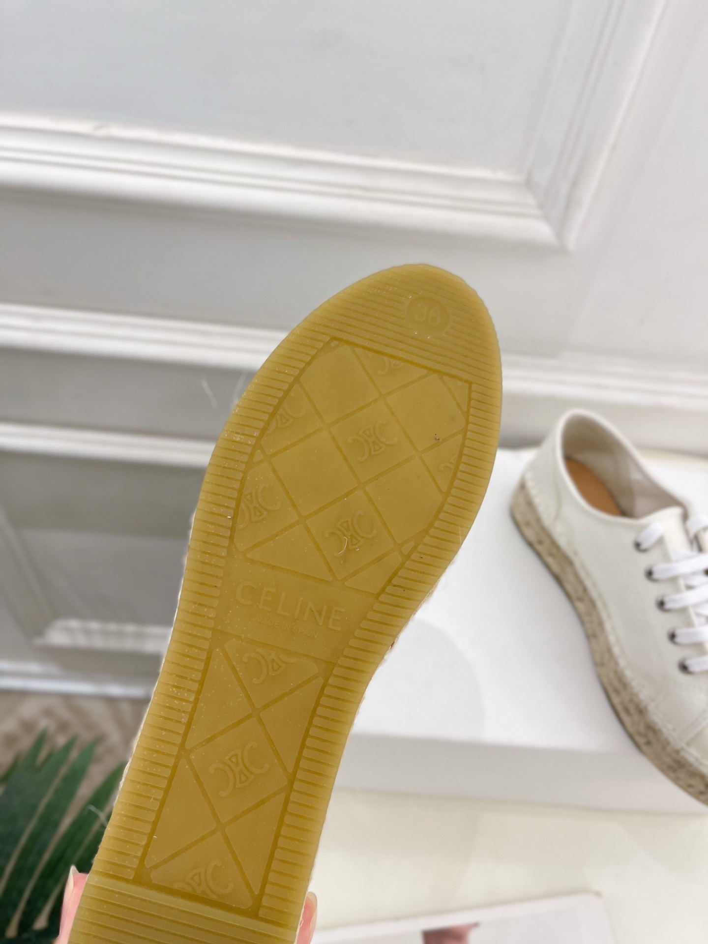 CELINE | 赛琳 25𝐬𝐬
💛2025春夏新品 LES ESPADRILLES凯旋门系带帆