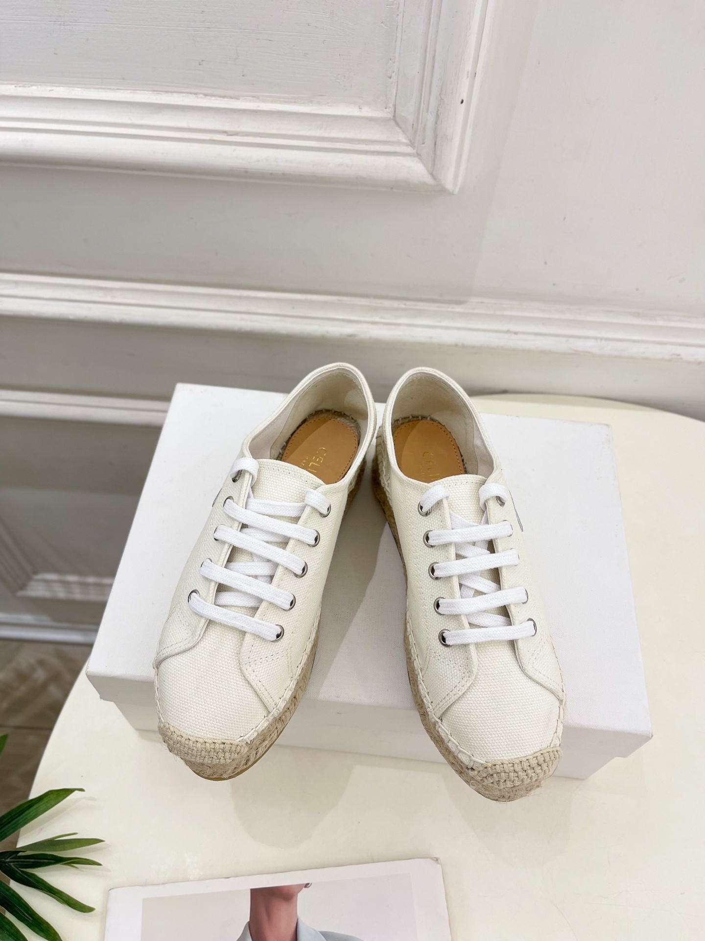 CELINE | 赛琳 25𝐬𝐬
💛2025春夏新品 LES ESPADRILLES凯旋门系带帆