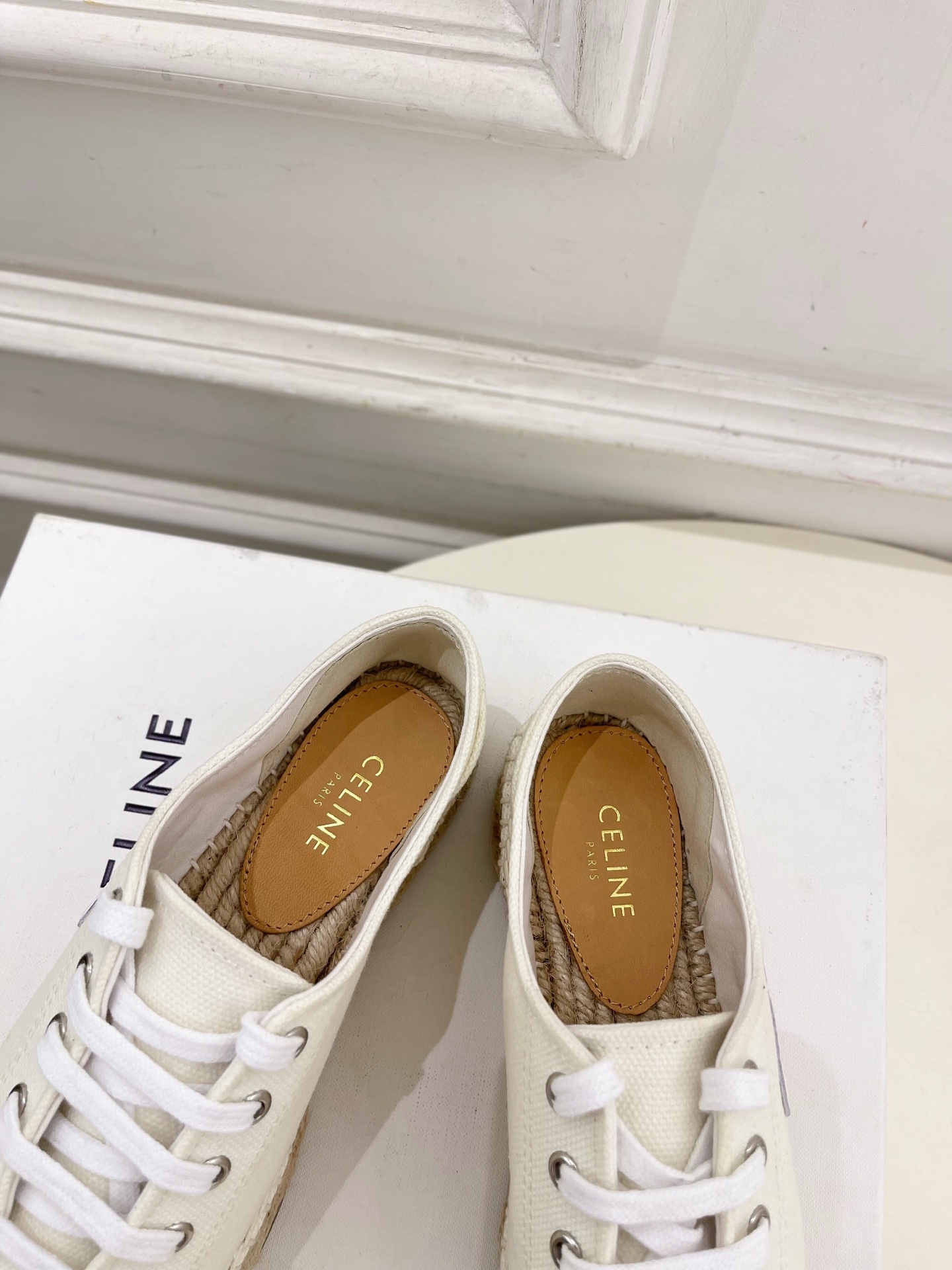 CELINE | 赛琳 25𝐬𝐬
💛2025春夏新品 LES ESPADRILLES凯旋门系带帆