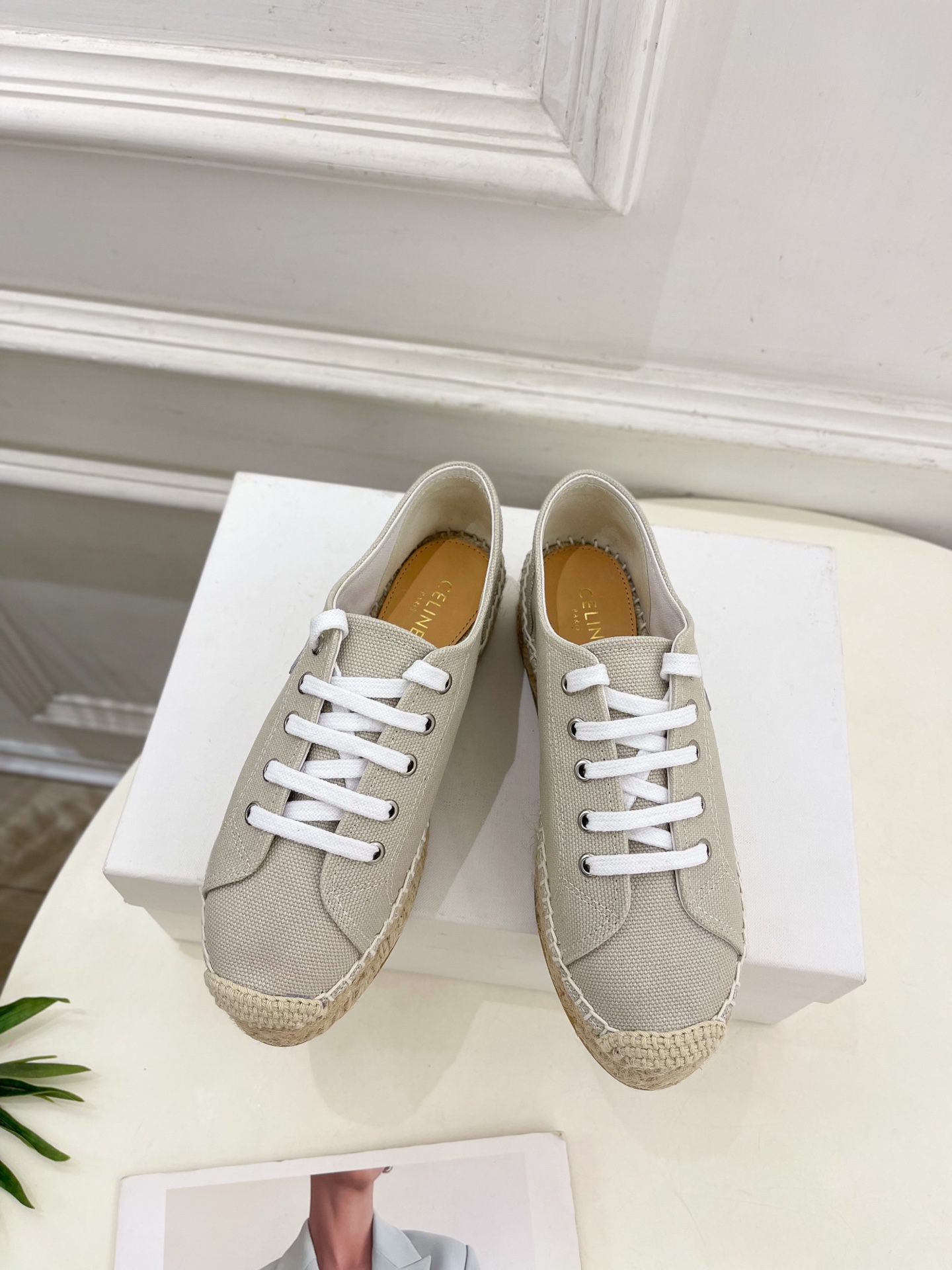 CELINE  | 赛琳  25𝐬𝐬 

💛2025春夏新品 LES ESPADRILLES凯旋门系带帆