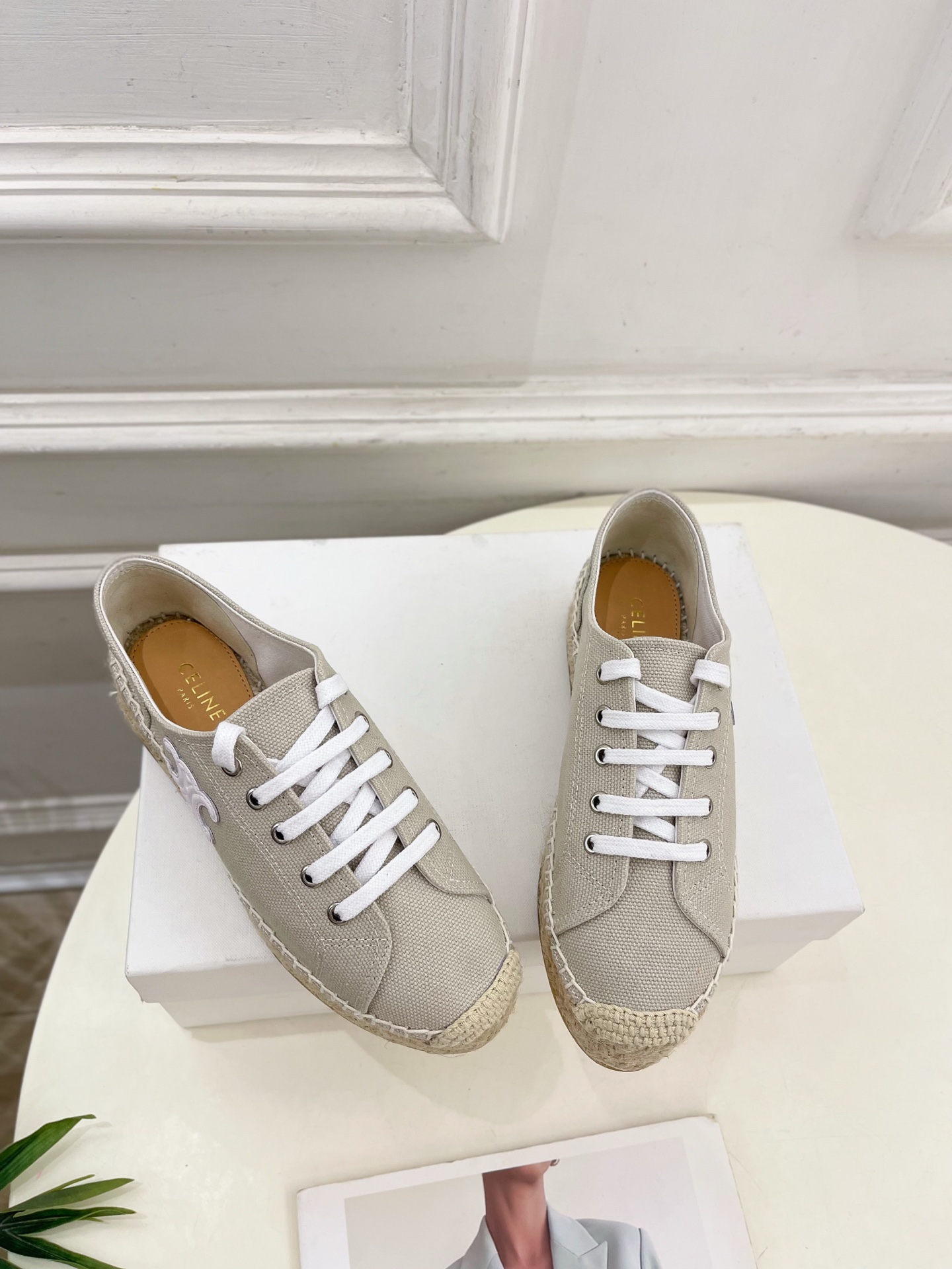CELINE  | 赛琳  25𝐬𝐬 

💛2025春夏新品 LES ESPADRILLES凯旋门系带帆