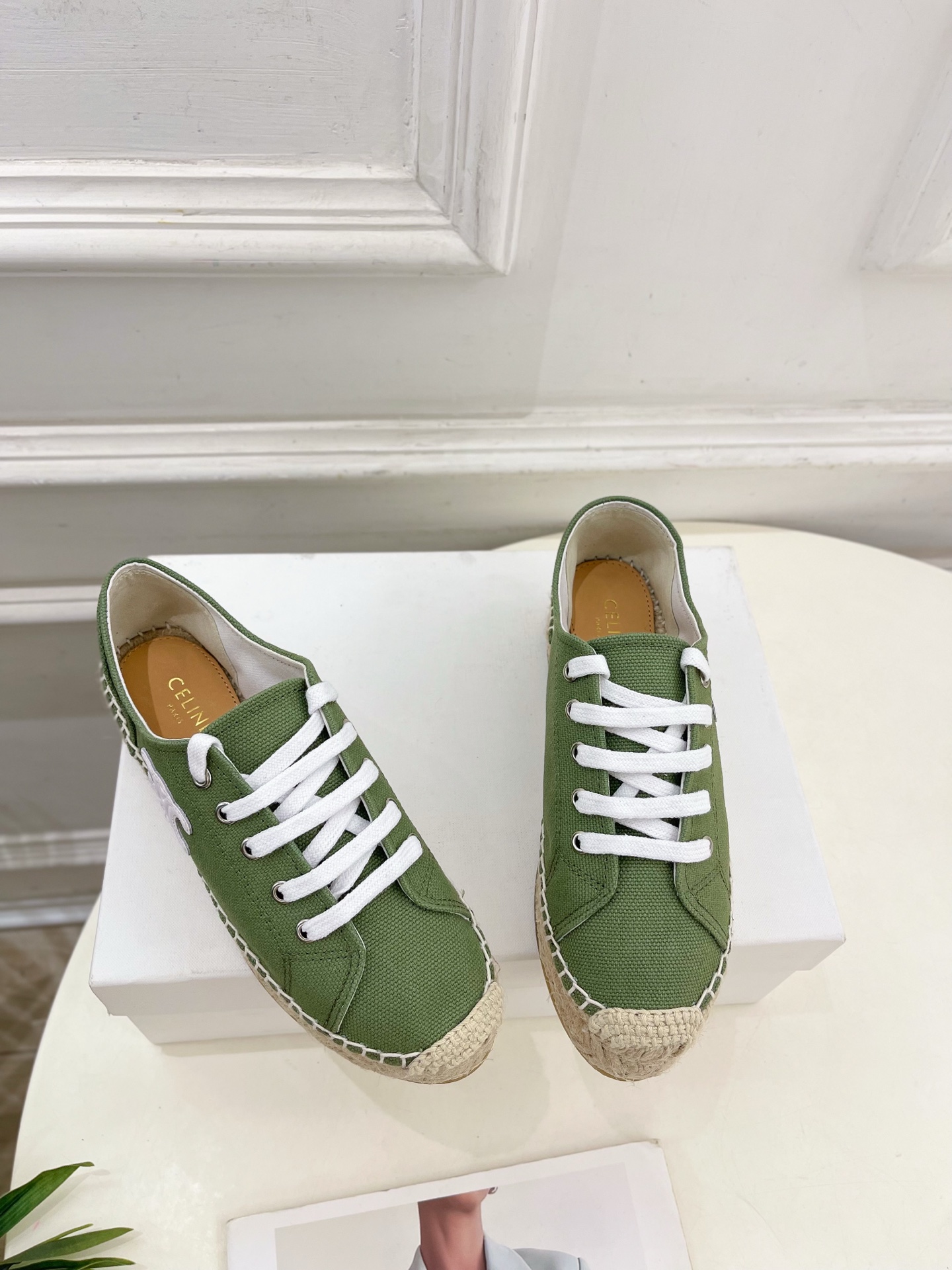 CELINE  | 赛琳  25𝐬𝐬 

💛2025春夏新品 LES ESPADRILLES凯旋门系带帆