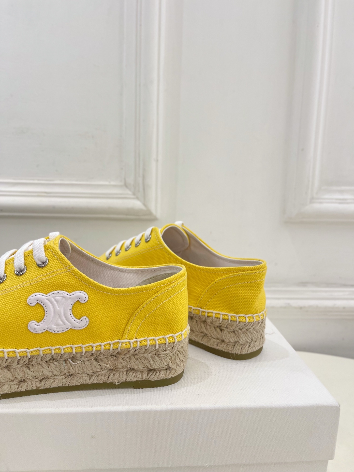 CELINE | 赛琳 25𝐬𝐬
💛2025春夏新品 LES ESPADRILLES凯旋门系带帆