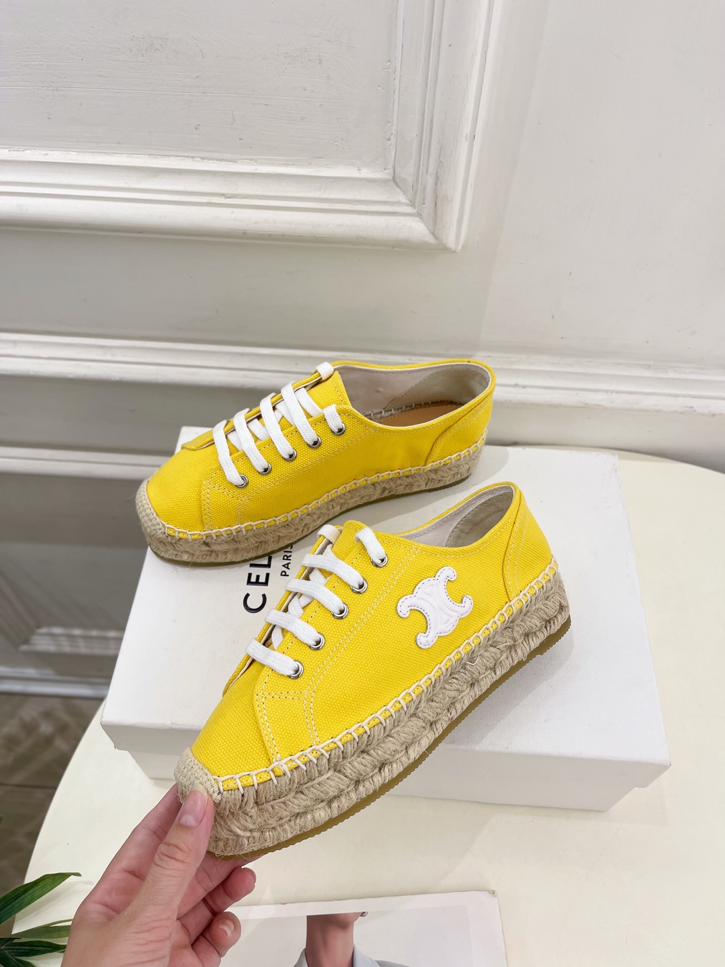 CELINE | 赛琳 25𝐬𝐬
💛2025春夏新品 LES ESPADRILLES凯旋门系带帆