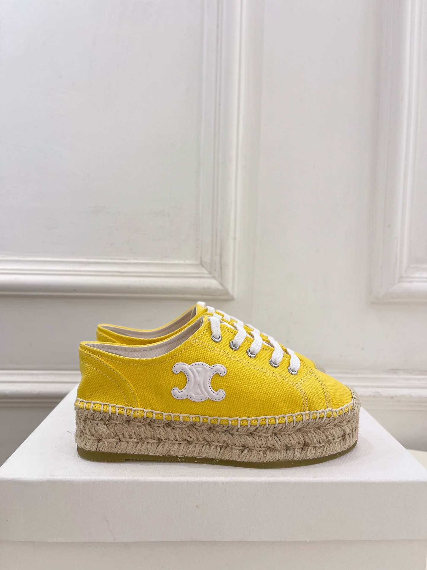 CELINE | 赛琳 25𝐬𝐬
💛2025春夏新品 LES ESPADRILLES凯旋门系带帆