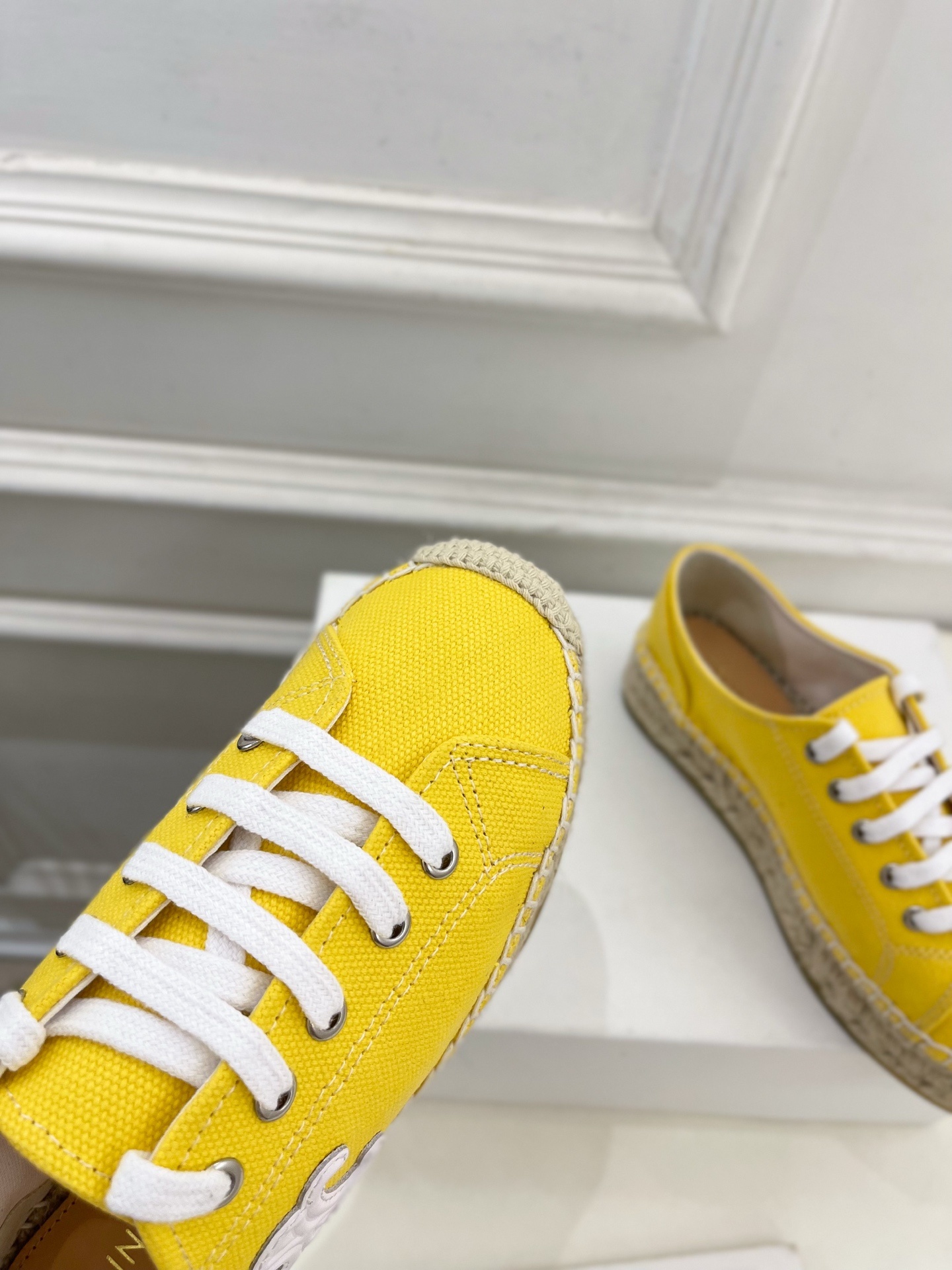 CELINE | 赛琳 25𝐬𝐬
💛2025春夏新品 LES ESPADRILLES凯旋门系带帆
