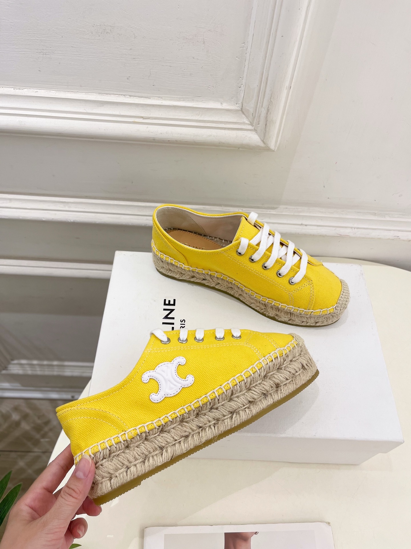 CELINE | 赛琳 25𝐬𝐬
💛2025春夏新品 LES ESPADRILLES凯旋门系带帆