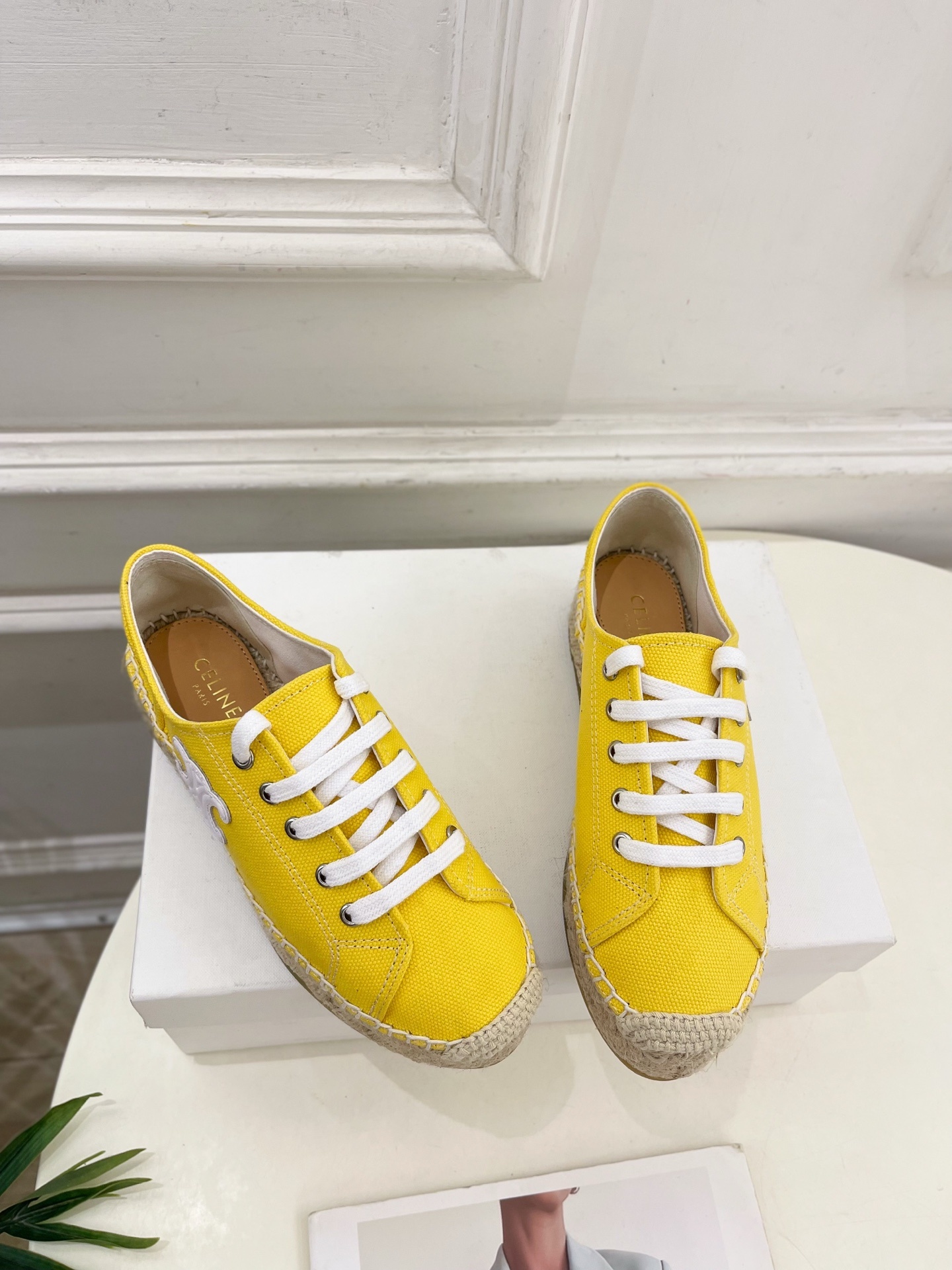 CELINE | 赛琳 25𝐬𝐬
💛2025春夏新品 LES ESPADRILLES凯旋门系带帆