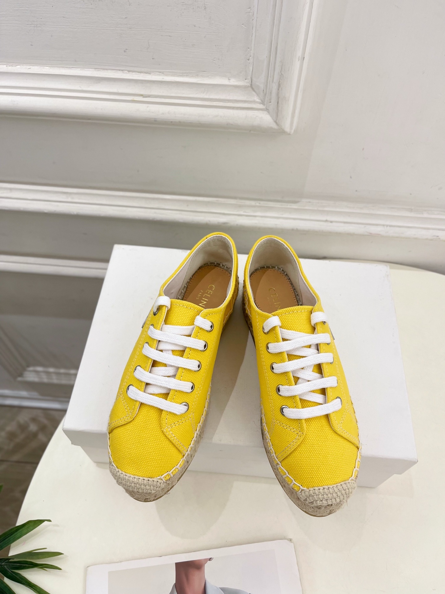 CELINE | 赛琳 25𝐬𝐬
💛2025春夏新品 LES ESPADRILLES凯旋门系带帆