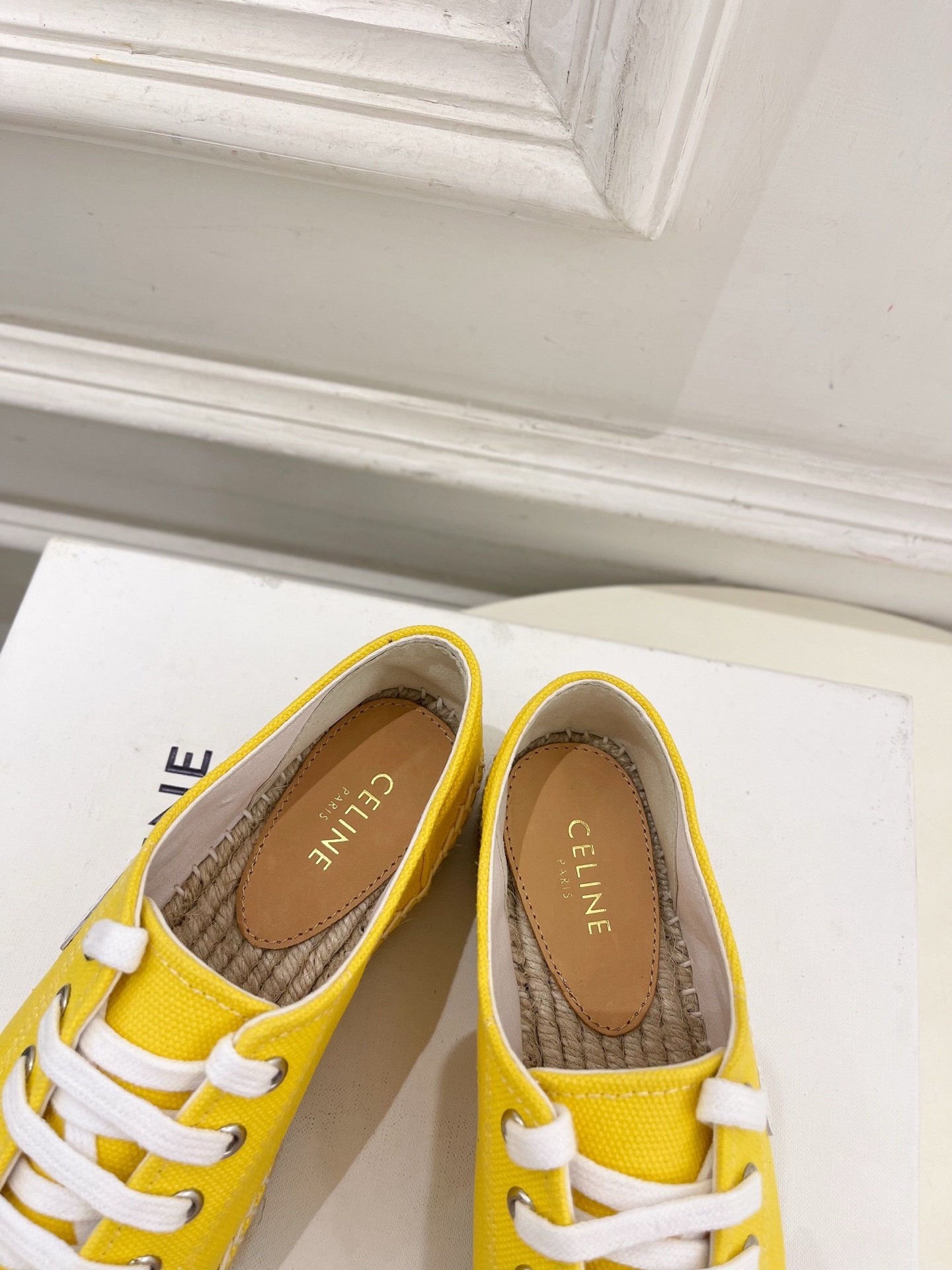 CELINE | 赛琳 25𝐬𝐬
💛2025春夏新品 LES ESPADRILLES凯旋门系带帆