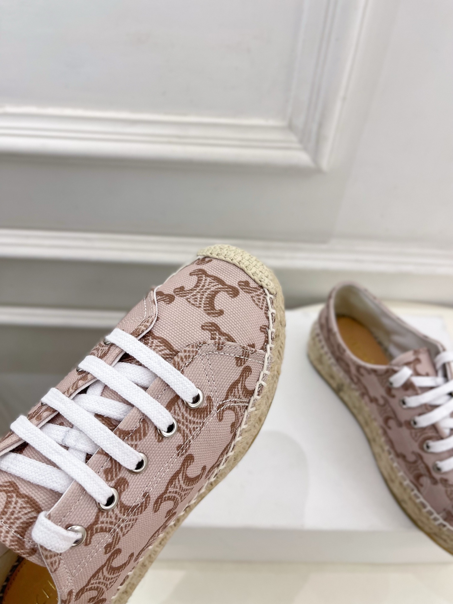 CELINE | 赛琳 25𝐬𝐬
💛2025春夏新品 LES ESPADRILLES凯旋门系带帆