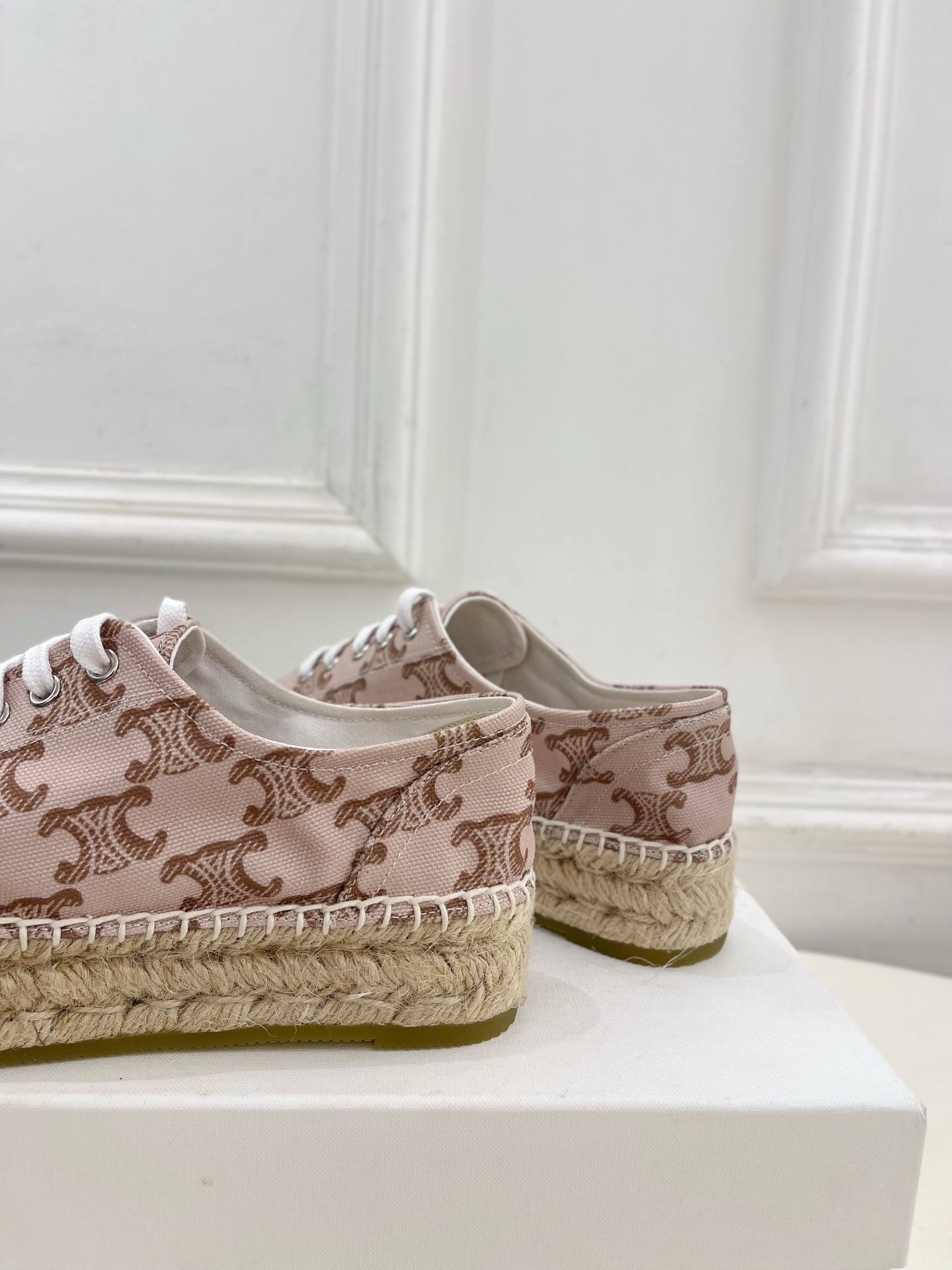 CELINE | 赛琳 25𝐬𝐬
💛2025春夏新品 LES ESPADRILLES凯旋门系带帆